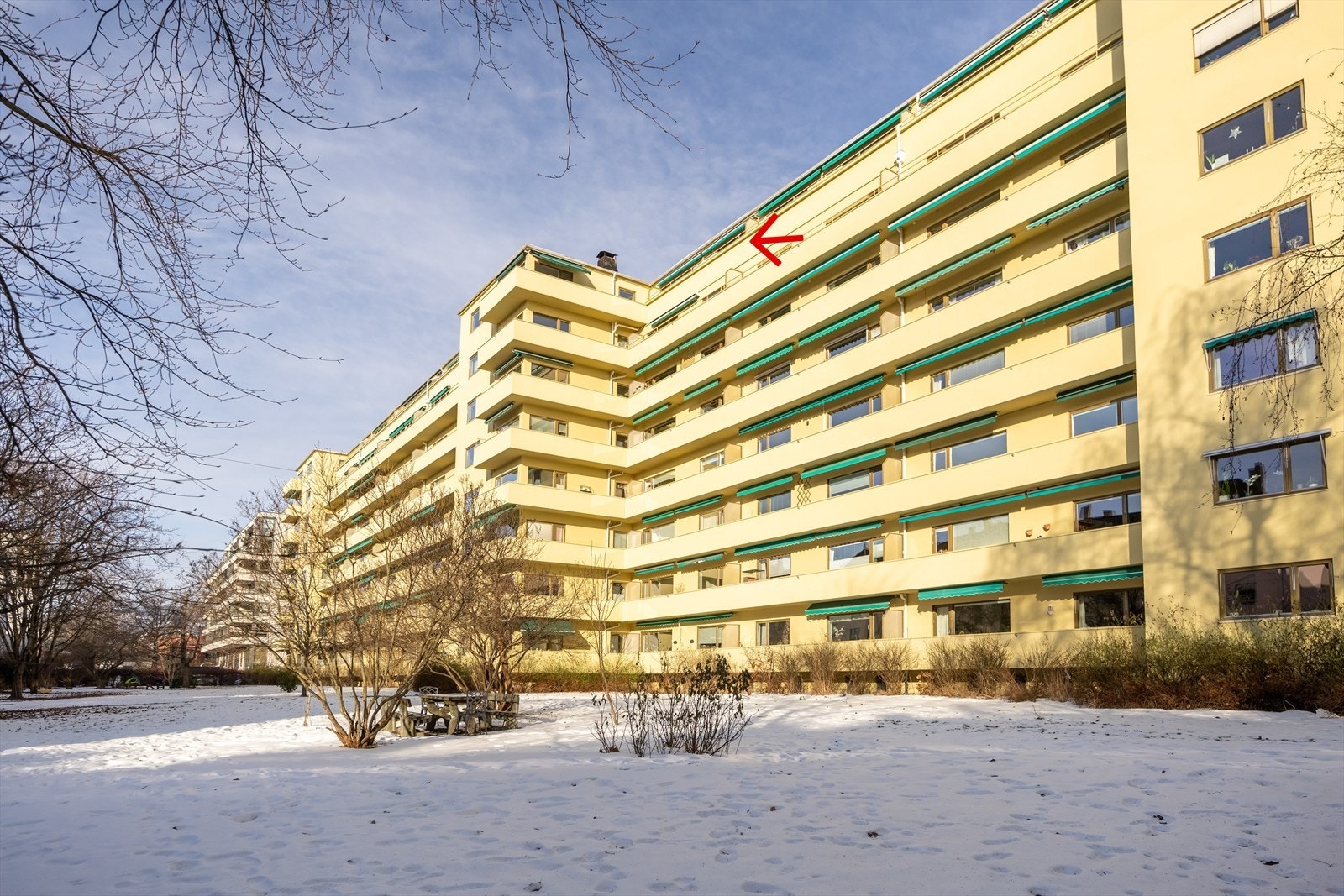 Leiligheten ligger høyt og fritt til i byggets 7. og nest øverste etasje. Galleribilde