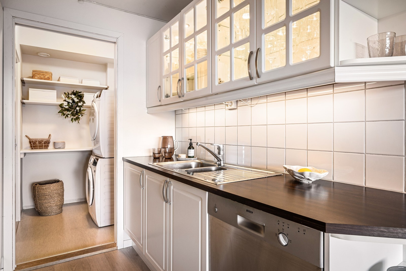 - Praktisk planløsning med vaskerom og bod innenfor kjøkkenet - Galleribilde