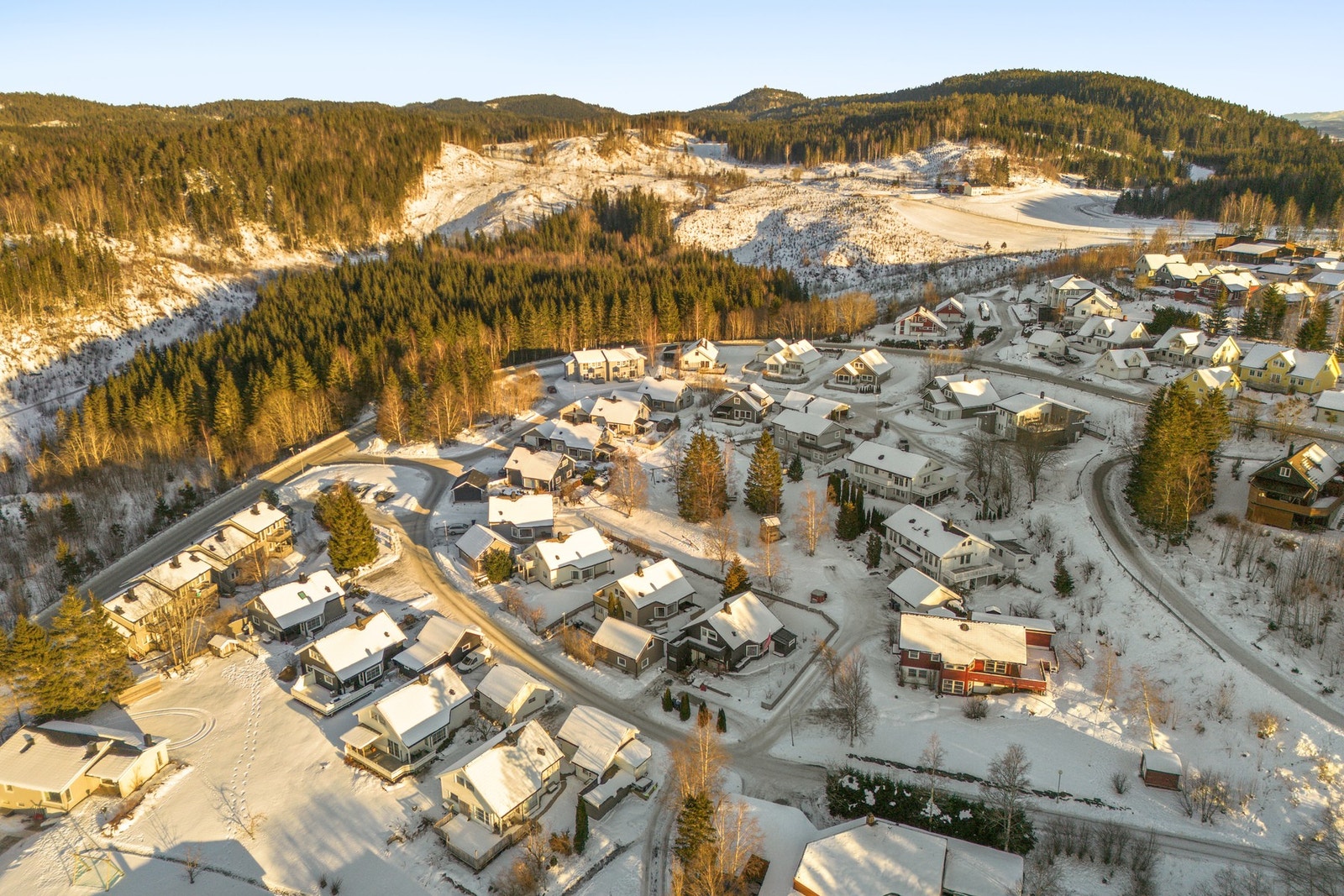 Nærhet til idrettsanlegget på Egge og Byafjellet byr på en rekke tur- og aktivitetsmuligheter Galleribilde