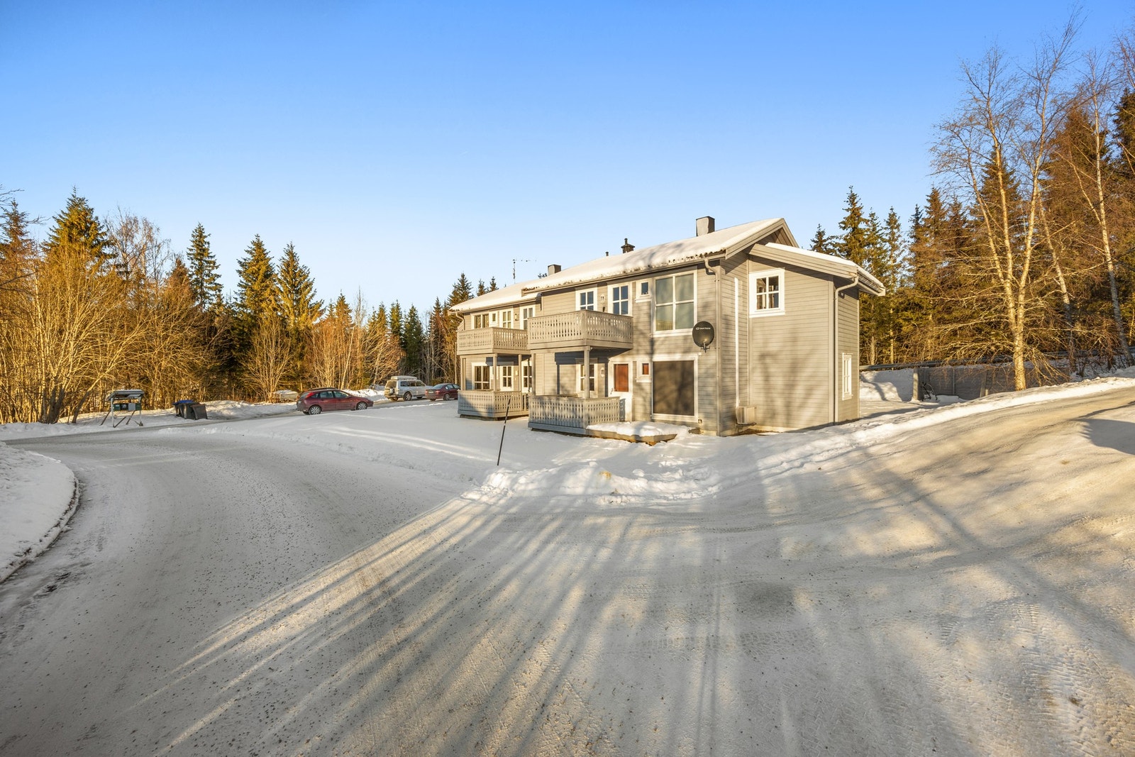 Lave felleskostnader som inkluderer bygningsforsikring, brøyting og maling av fasade Galleribilde