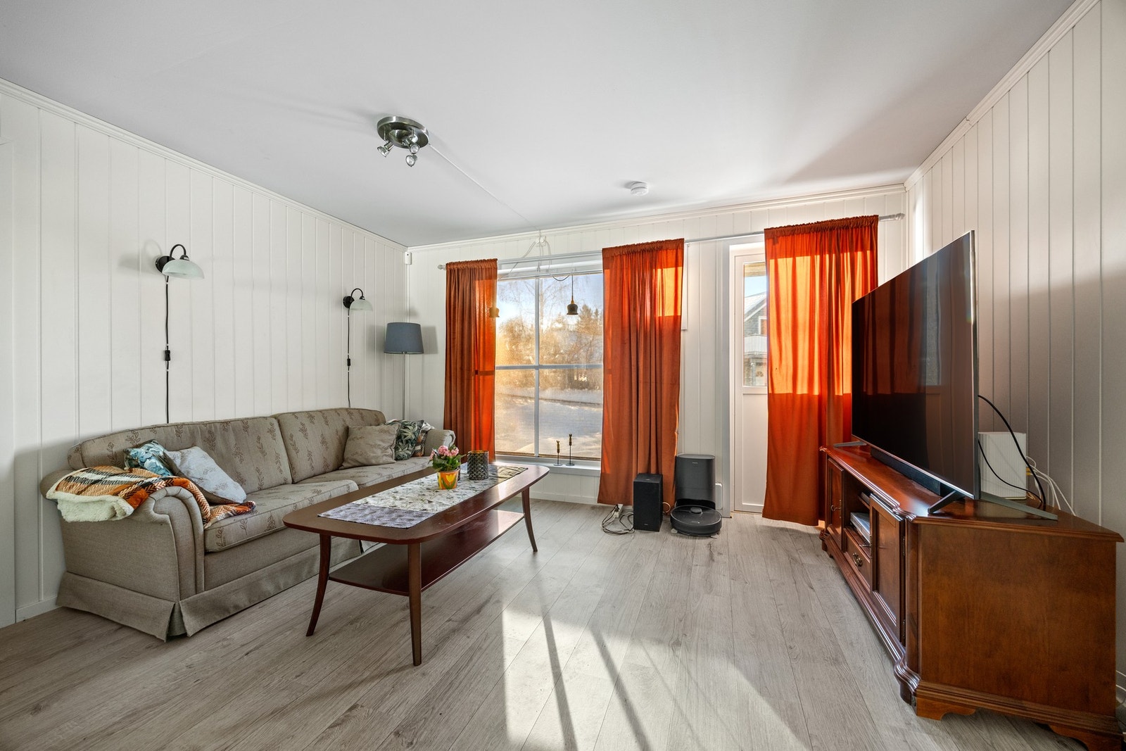 Trivelig treromsleilighet med praktisk beliggenhet på bakkeplan. Galleribilde