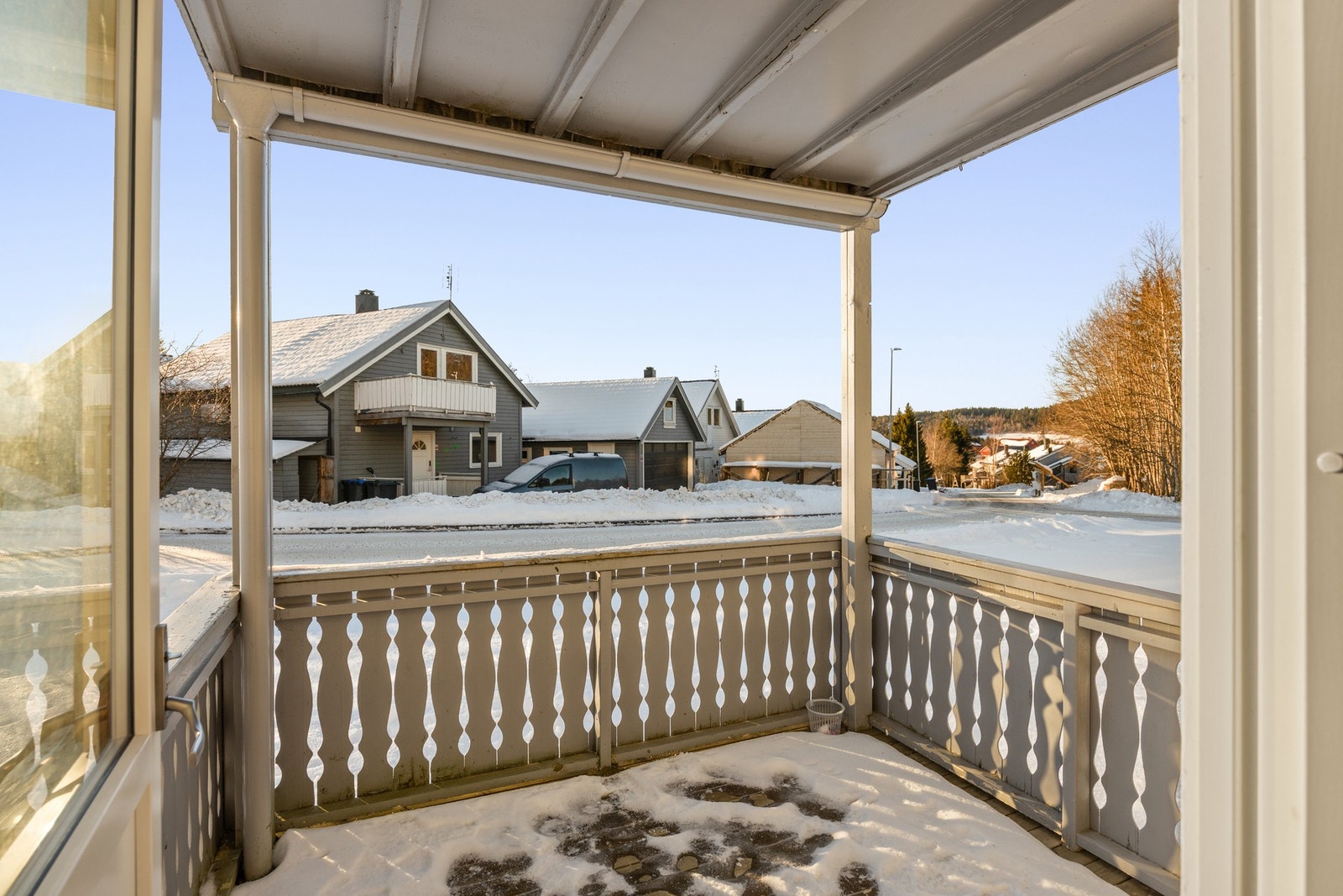 Fra stuen er det utgang til terrasse på ca 12 kvm. Galleribilde