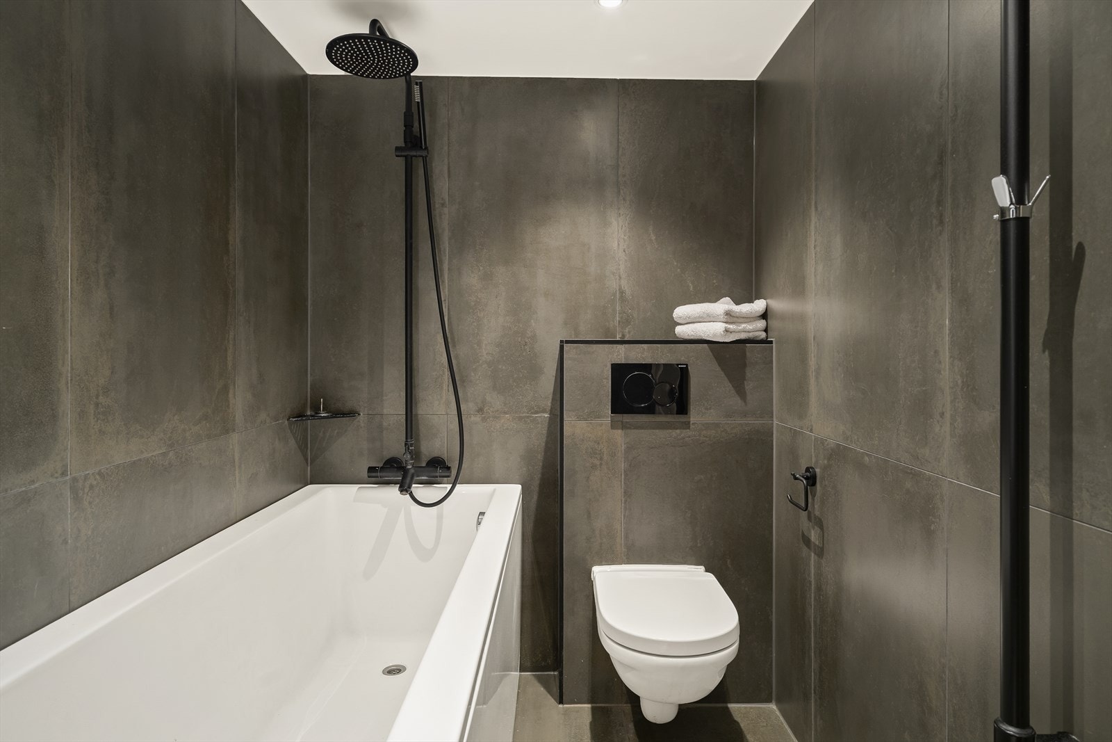 Badet er nytt, utvidet og selger har all dokumentasjon på arbeidene. Galleribilde