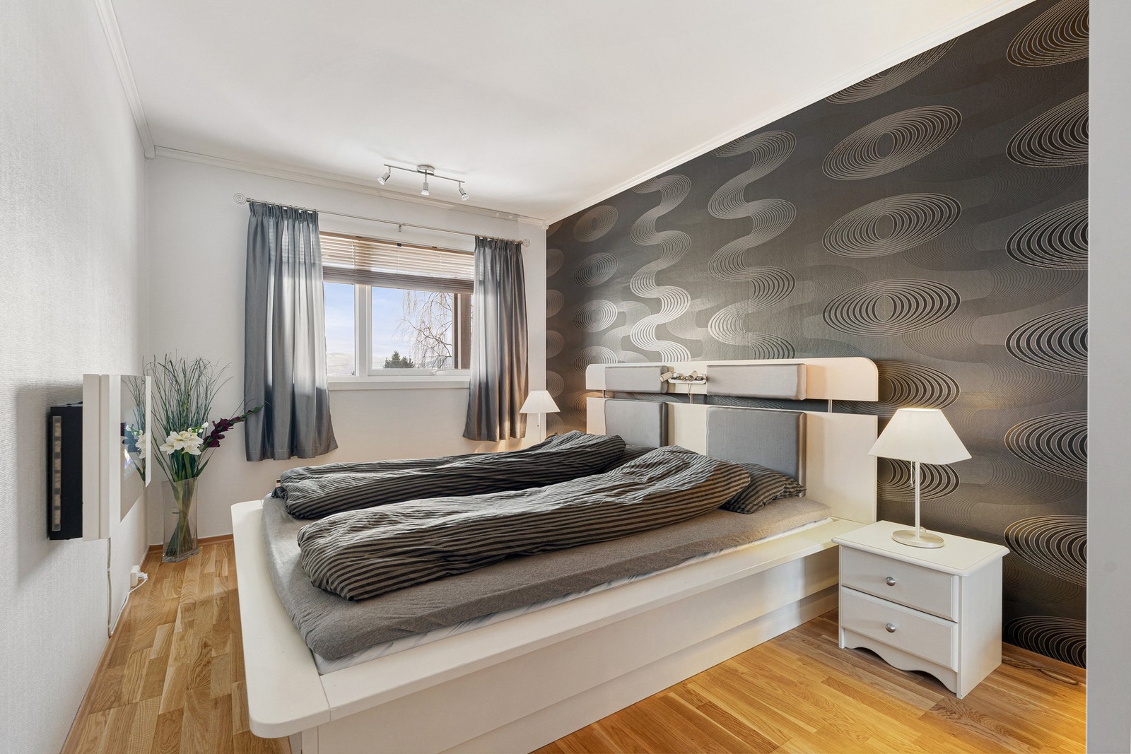 Romslig soverom på 11,5 kvm. Galleribilde