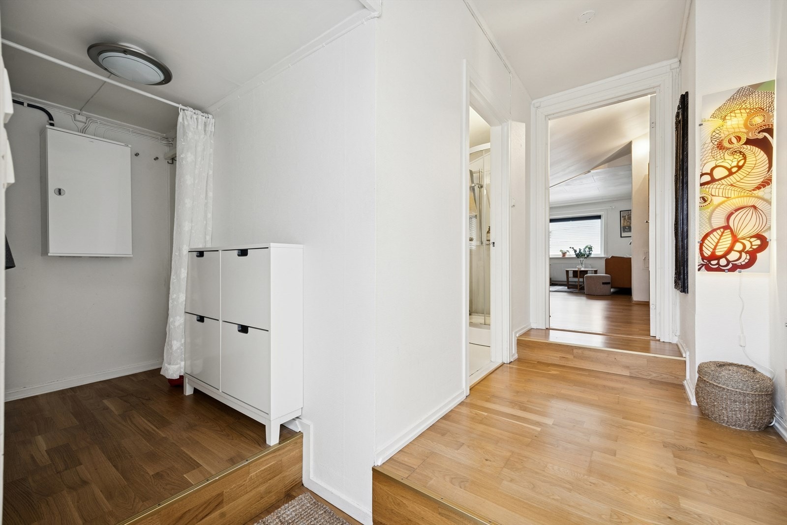 God plass til yttertøy og sko i gangen. Galleribilde