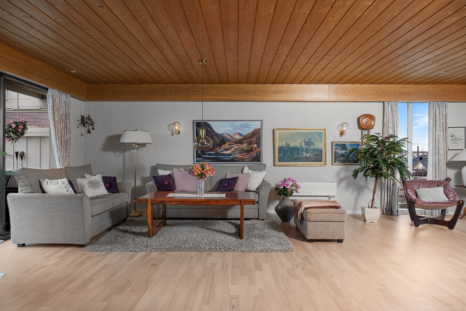 Stuen gir mulighet for flere innredningsløsninger. Galleribilde