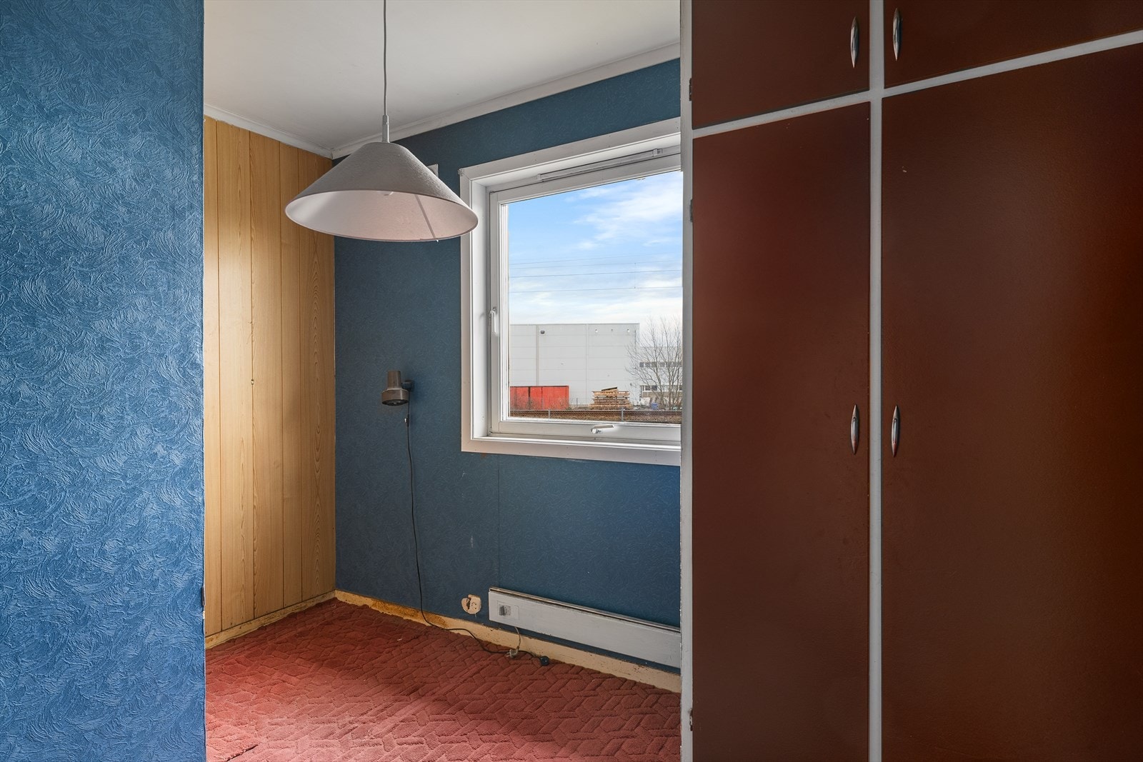 Soverom - deler av soverommet er inntatt i badet. Galleribilde