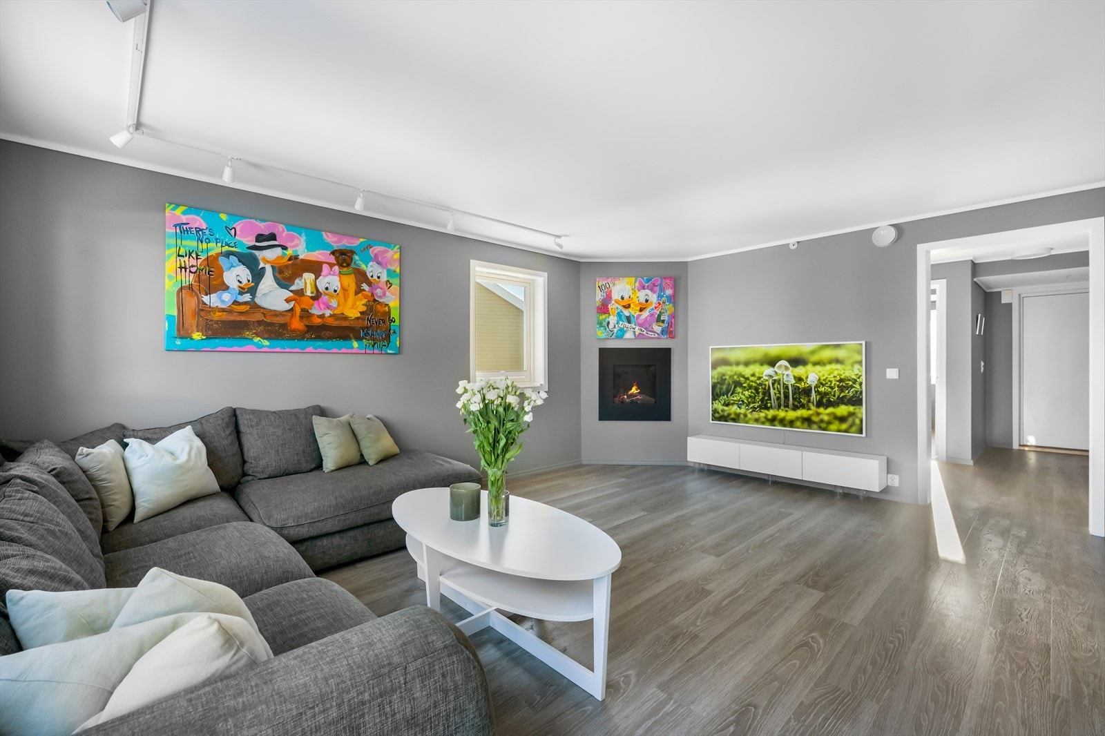 Beliggenheten på enden gir deg ekstra vindu som bidrar til mye dagslys og fin utsikt! Galleribilde