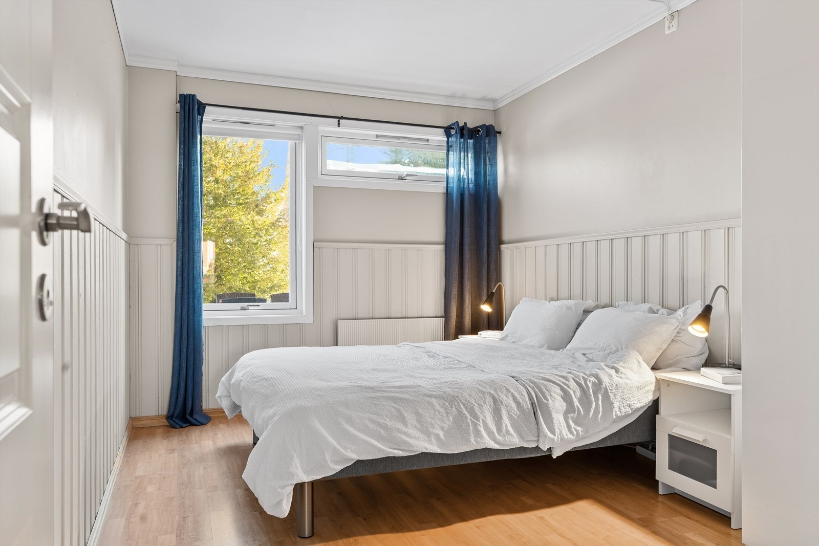 Leiligheten byr på et romslig soverom på 11 kvm. som vender ut mot den stille bakgården. Galleribilde