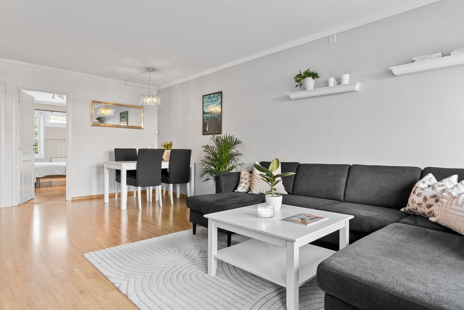 Lys og romslig stue på 25 kvm. Galleribilde