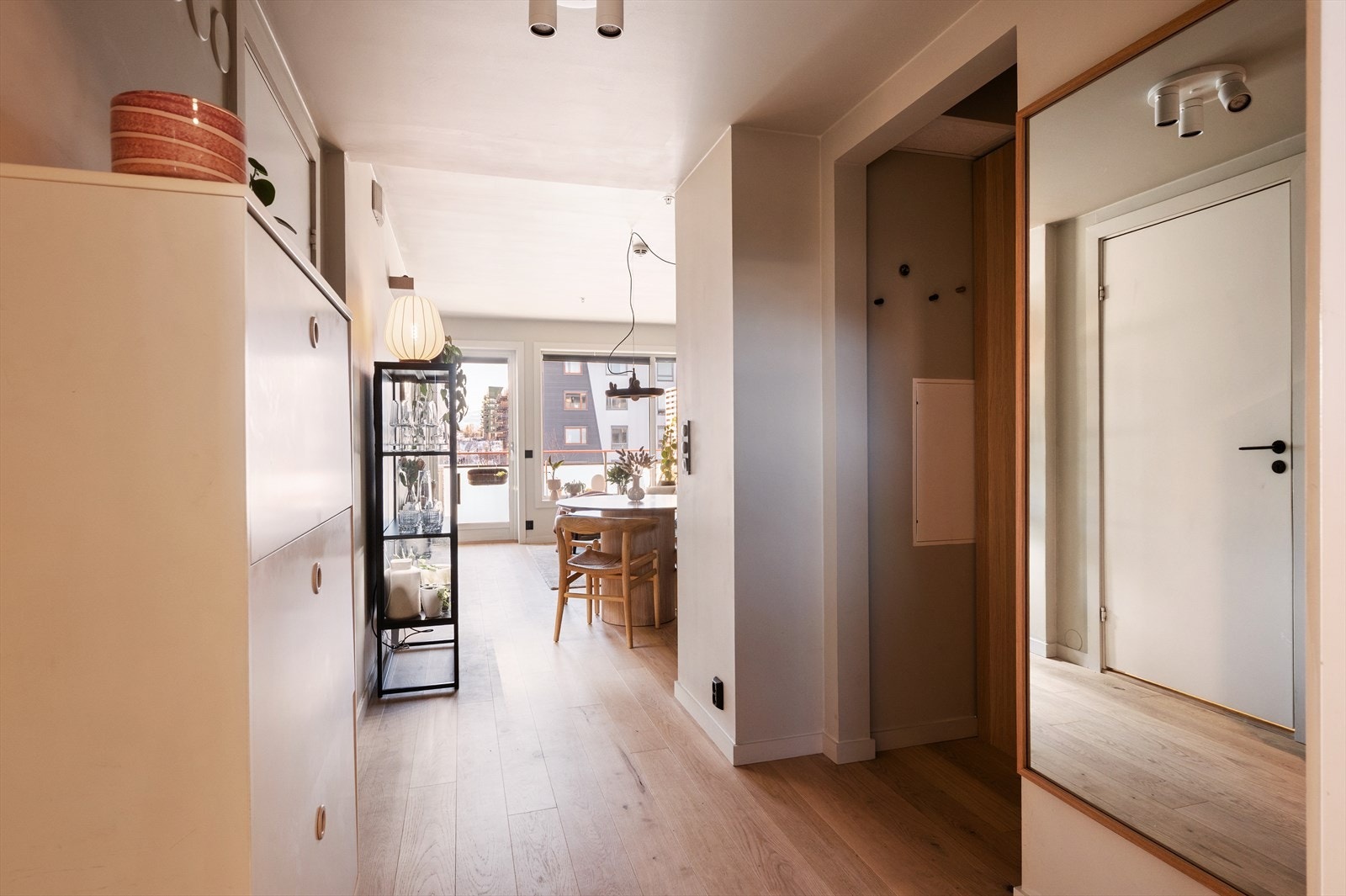 Mellomgang. Galleribilde