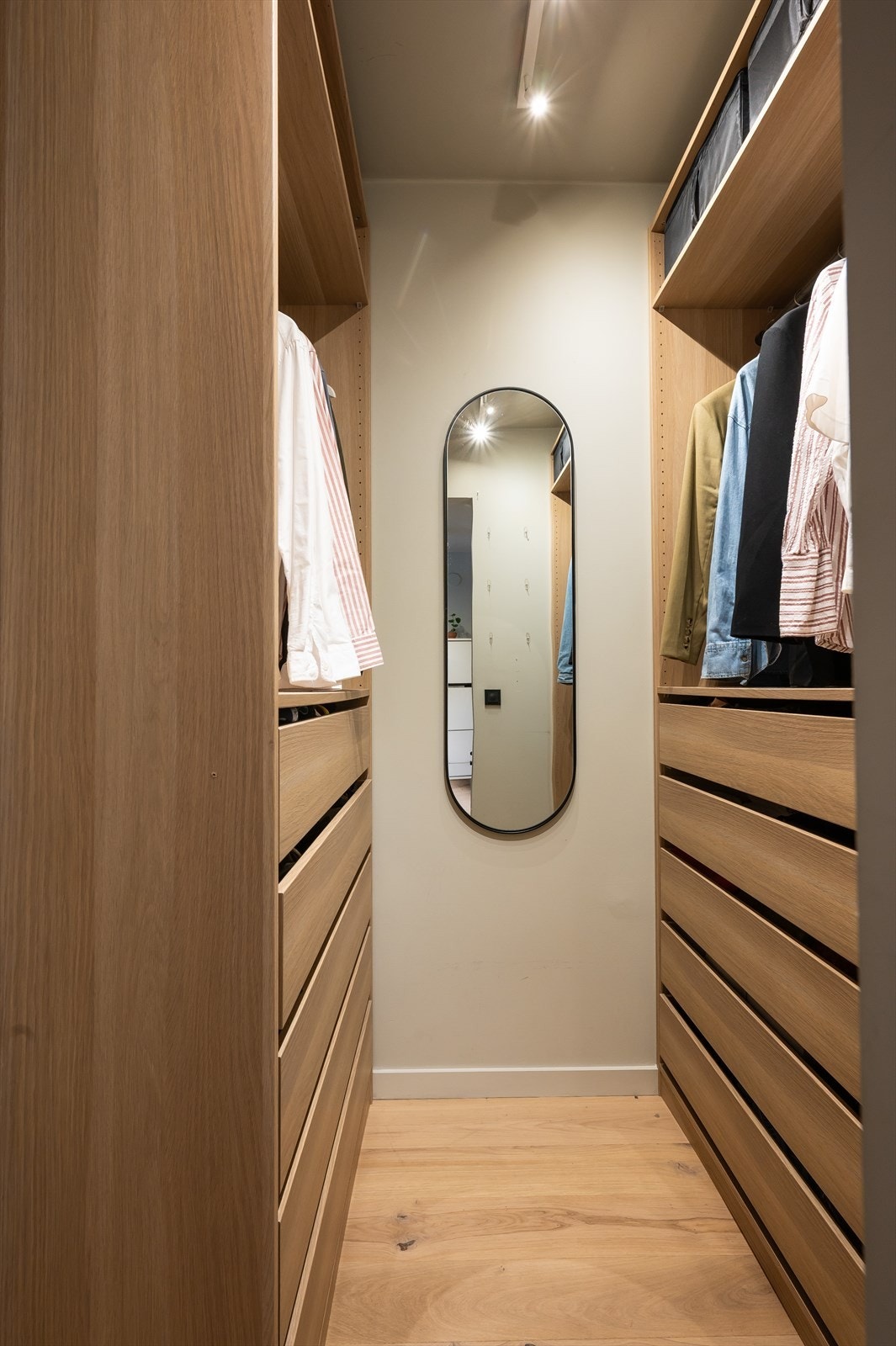 Praktisk walk-in med adkomst via gang / entré. Galleribilde