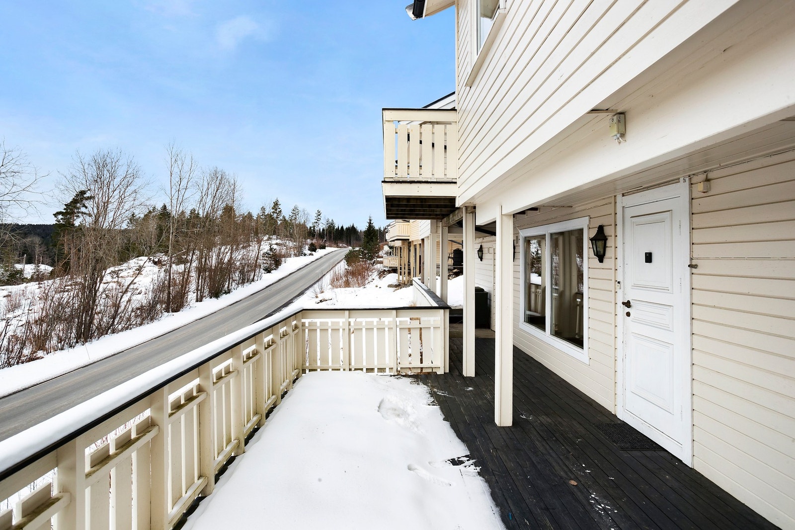 Stor terrasse ved utleiedelen Galleribilde