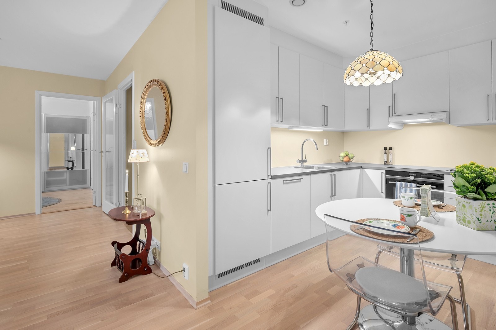 Åpen stue-/ kjøkkenløsning skaper en sosial atmosfære. Galleribilde