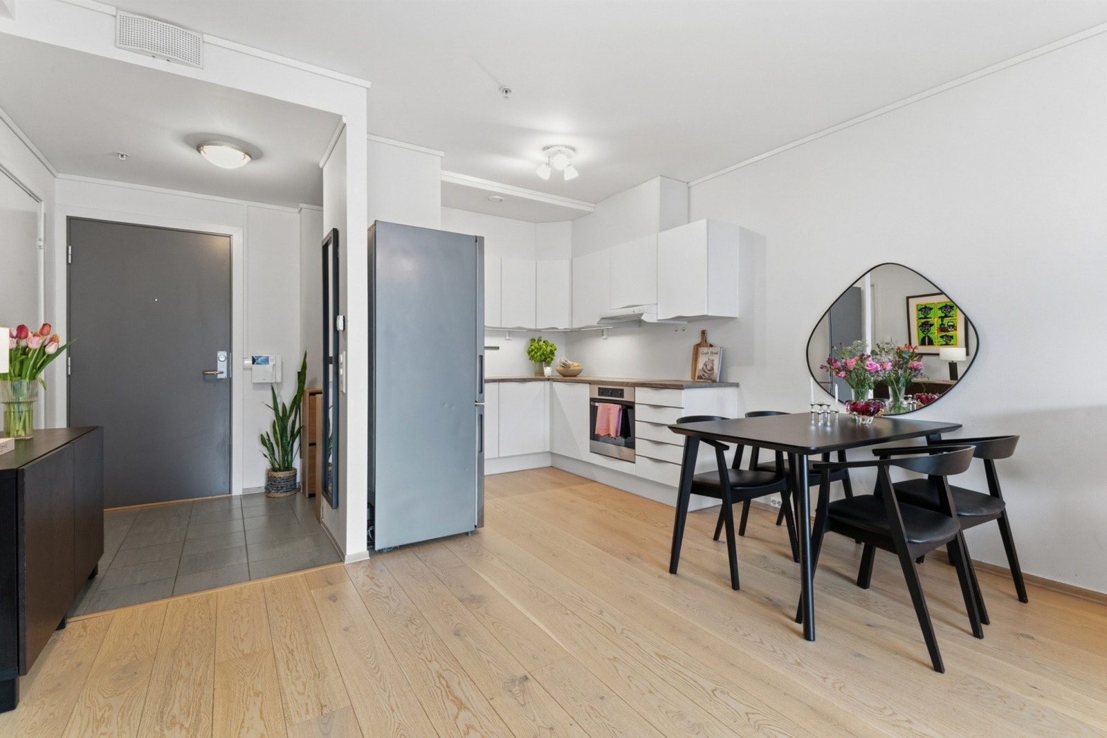 Leiligheten har et fint parkettgulv. Galleribilde