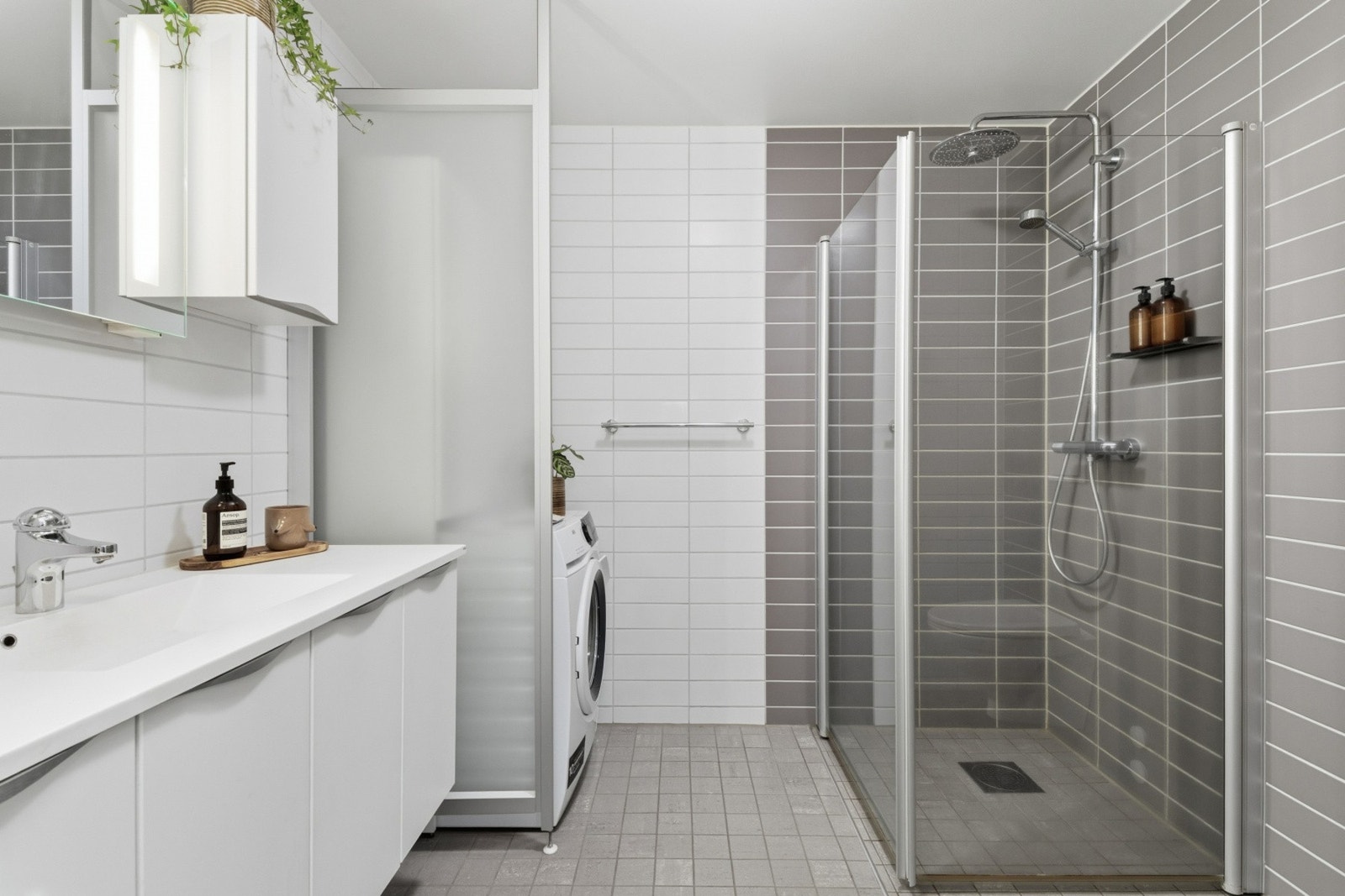 Flislagt bad med varme i gulv. Galleribilde