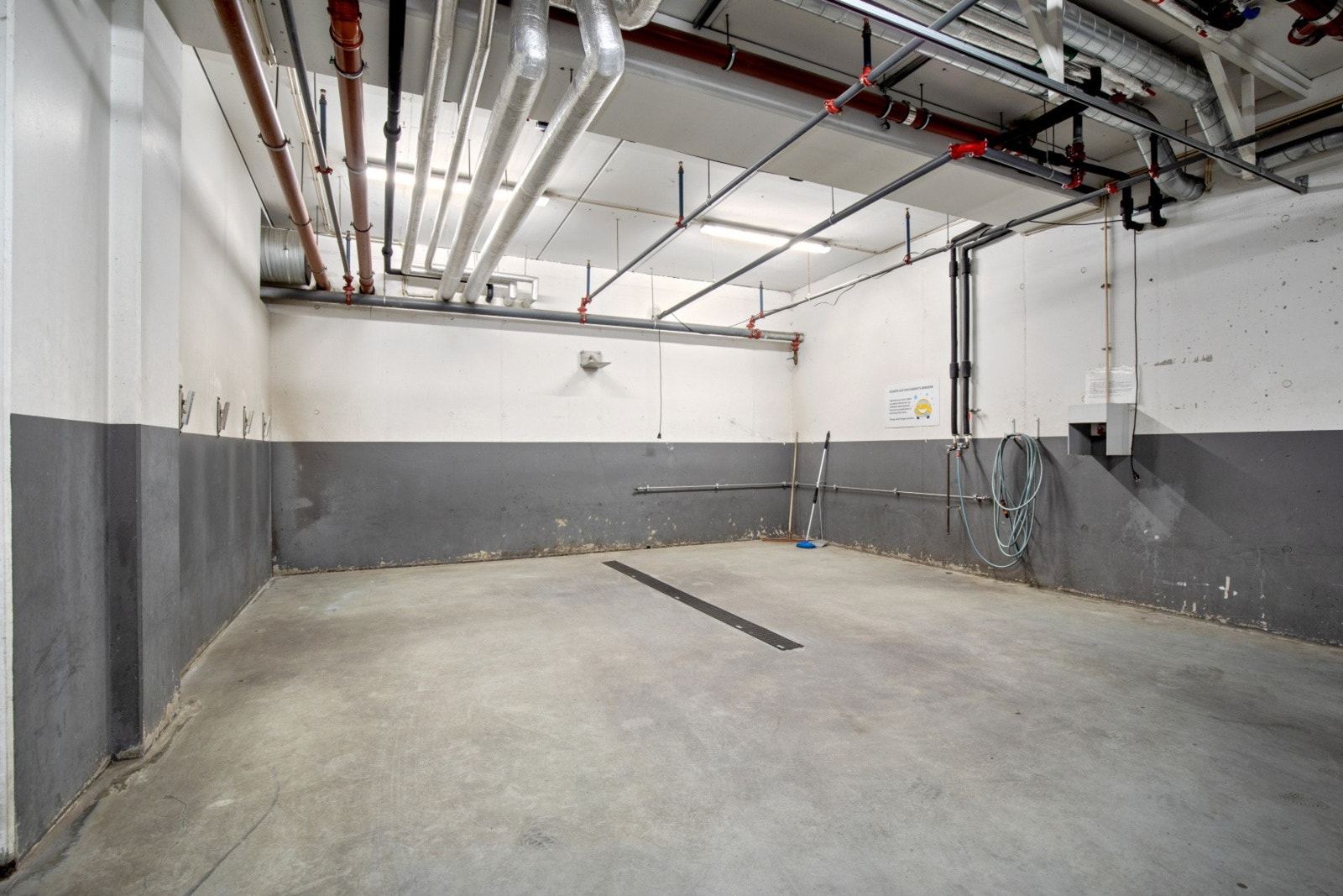 Felles vaskehall like ved parkeringen. Galleribilde