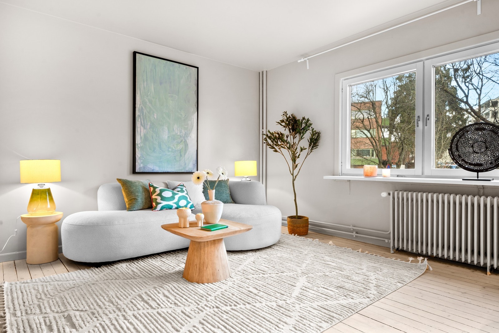 Forøvrig har leiligheten tidligere blitt oppgradert vesentlig i 2016 med oppusset baderom og kjøkken Galleribilde