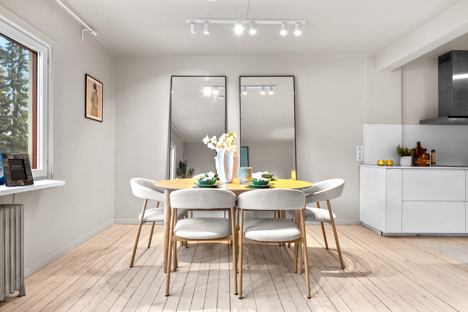 God plass til spisebordsavdeling hvor du kan invitere gjester til middag og fest Galleribilde