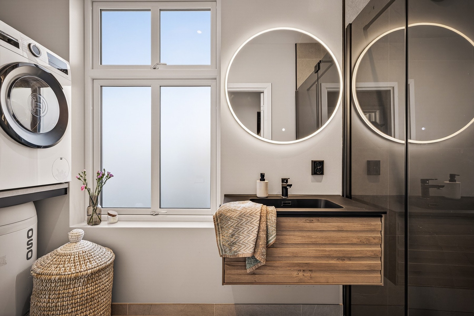 - Rommet har varmekabler i gulv og nisje med opplegg for vaskemaskin - Galleribilde