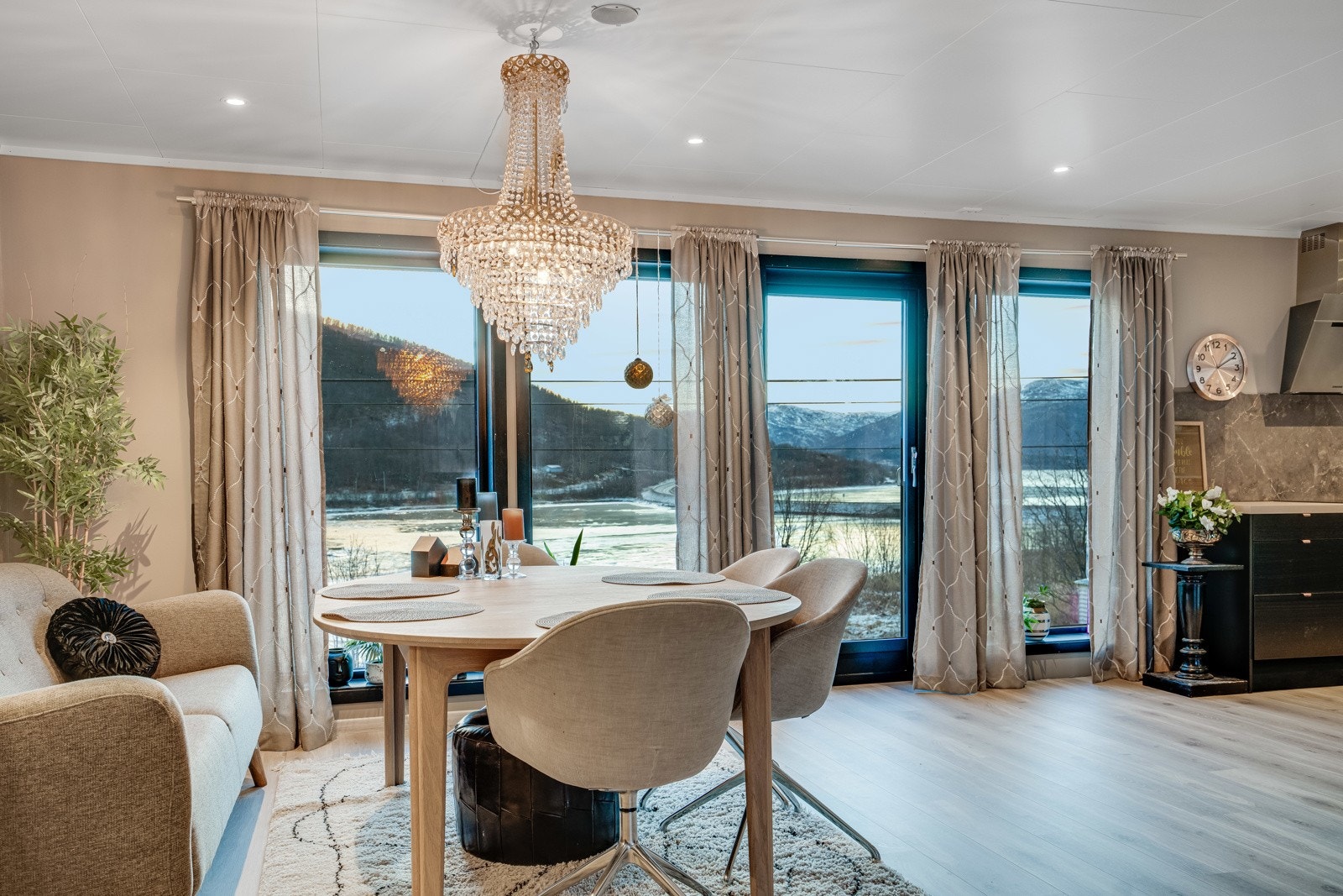 Flott utsikt fra spisebordet. Galleribilde