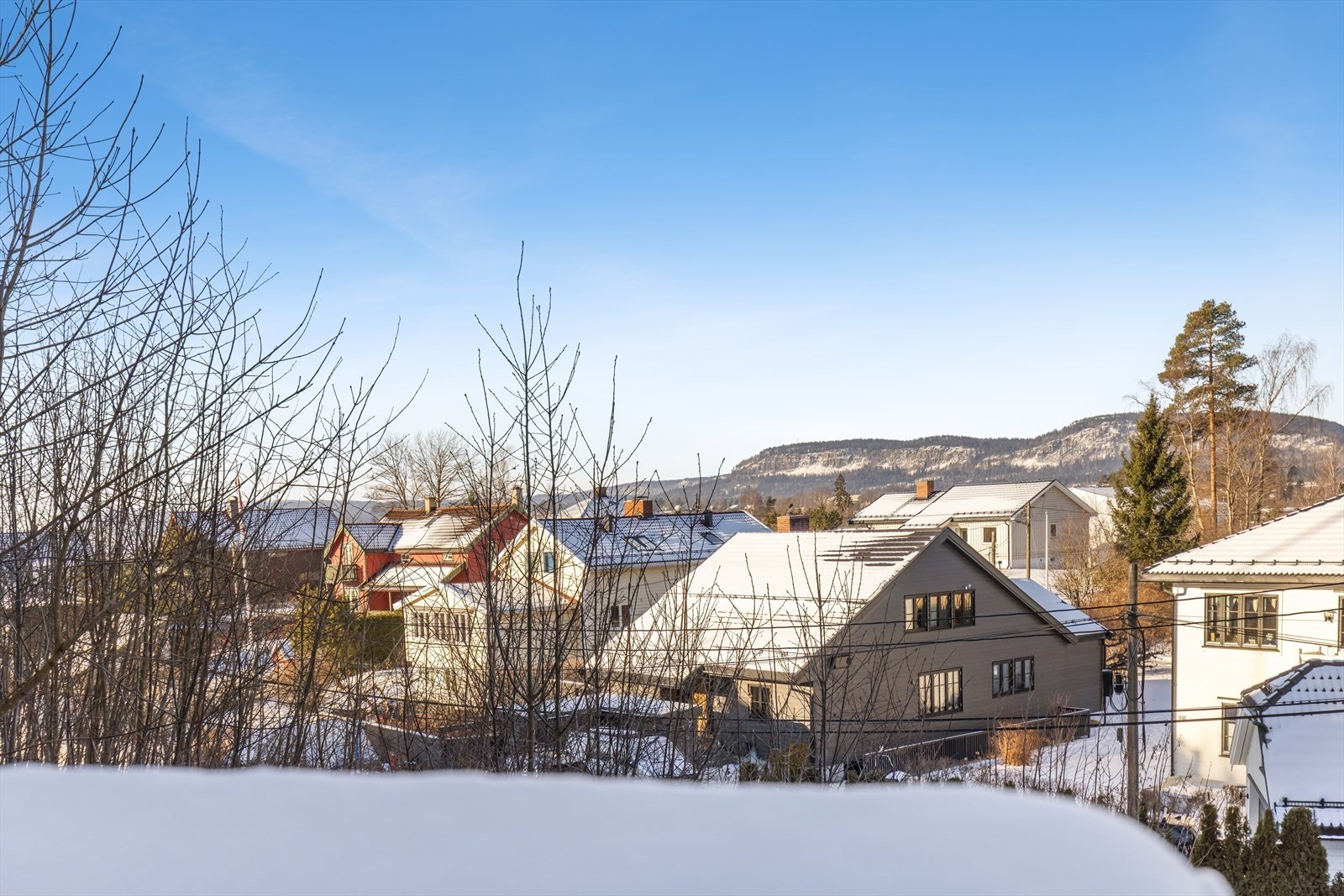 Attraktivt beliggende med nydelig utsikt. Galleribilde