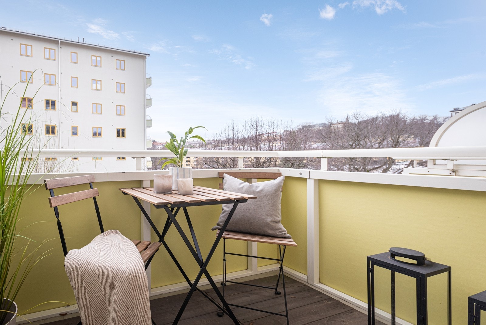 Balkongen har fritt og hyggelig utsyn over store grøtnområder. Galleribilde