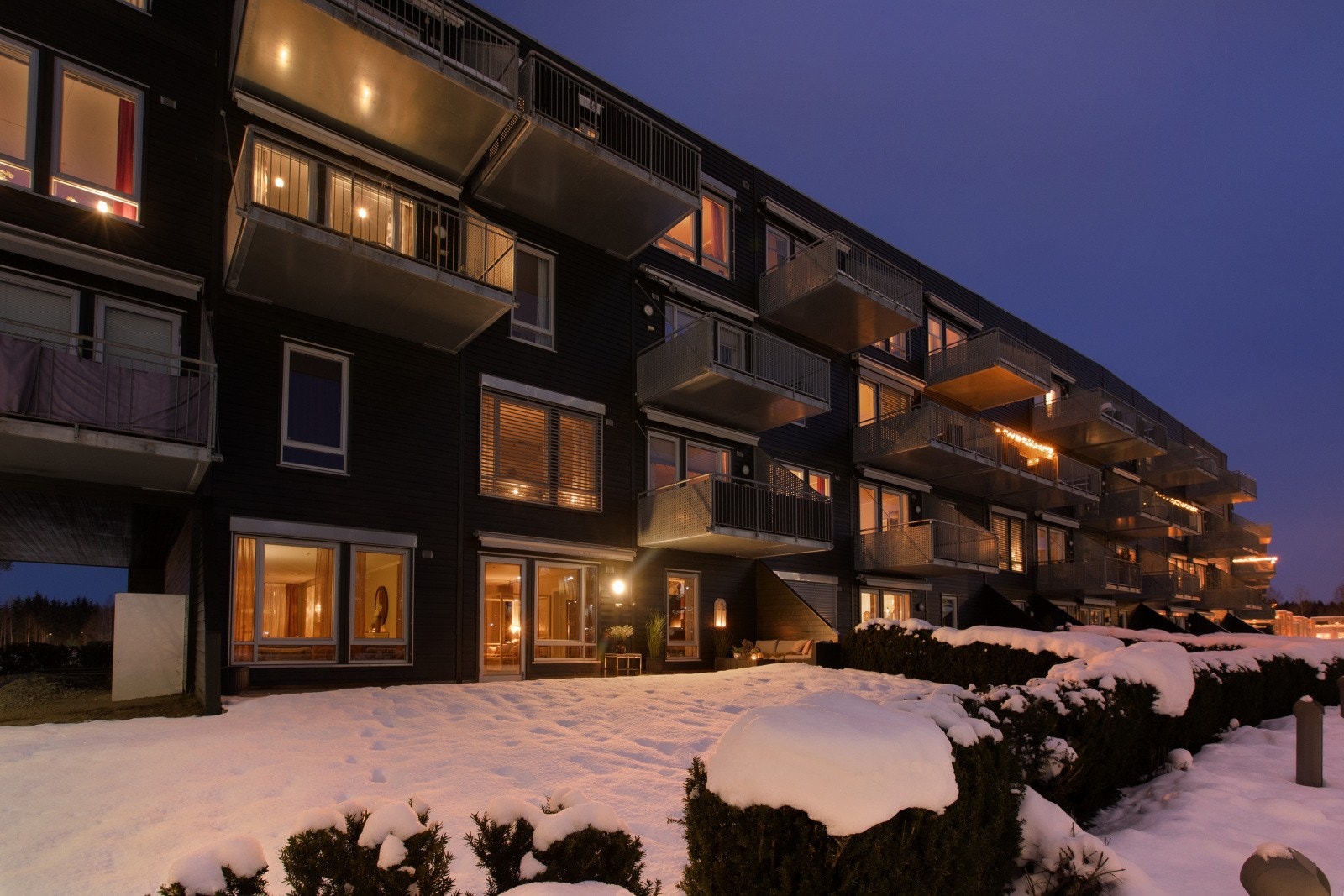 Området er barnevennlig med kort vei til barnehager, skoler, dagligvare, fine turområder og offentlig transport. Galleribilde