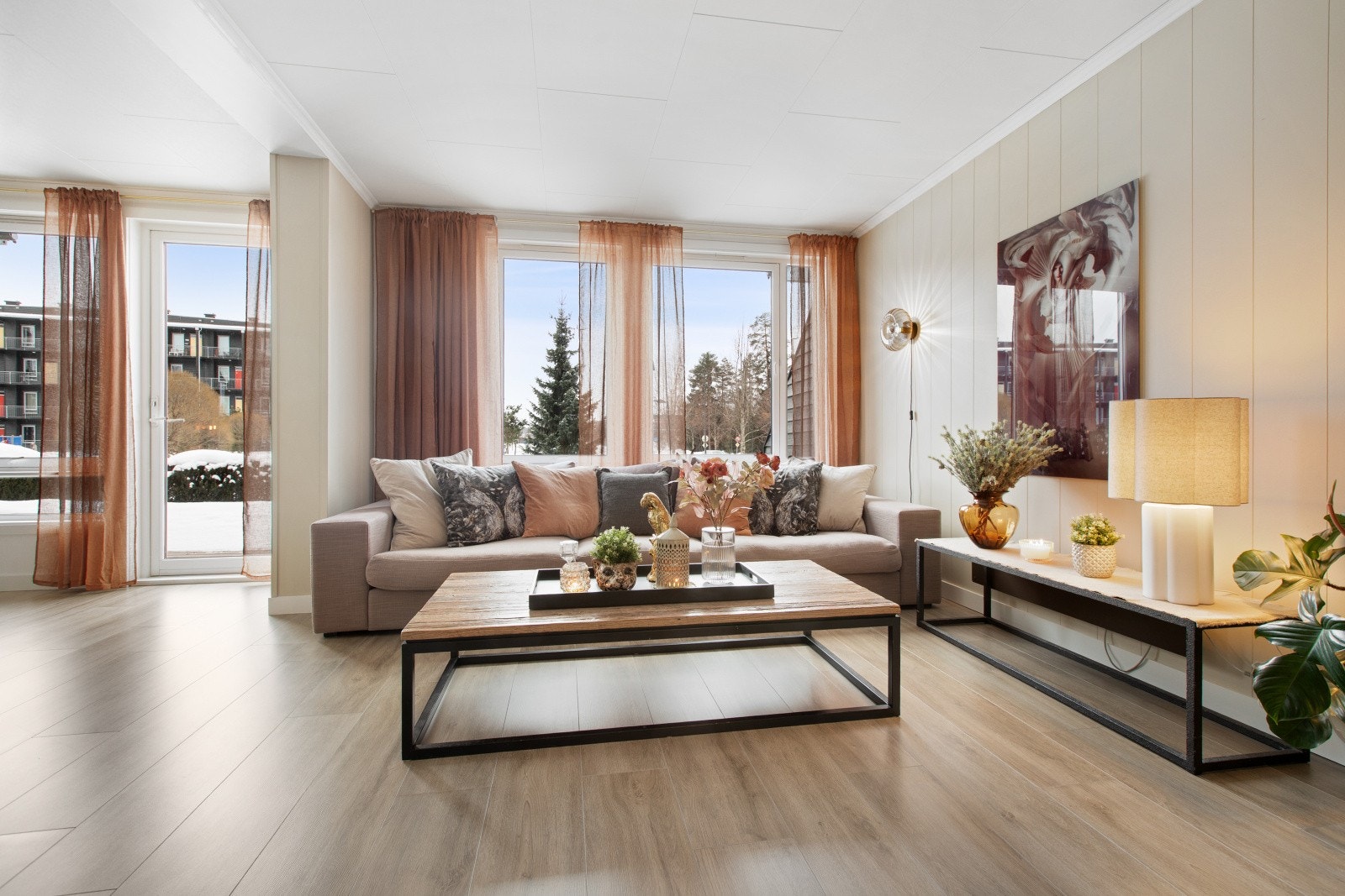 Herfra er det utgang til en solrik markterrasse - perfekt for sommerdager. Galleribilde