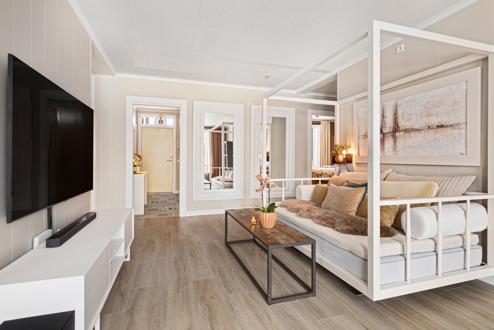 Leiligheten er holdt i duse og tidsriktige farge- og materialvalg. Galleribilde