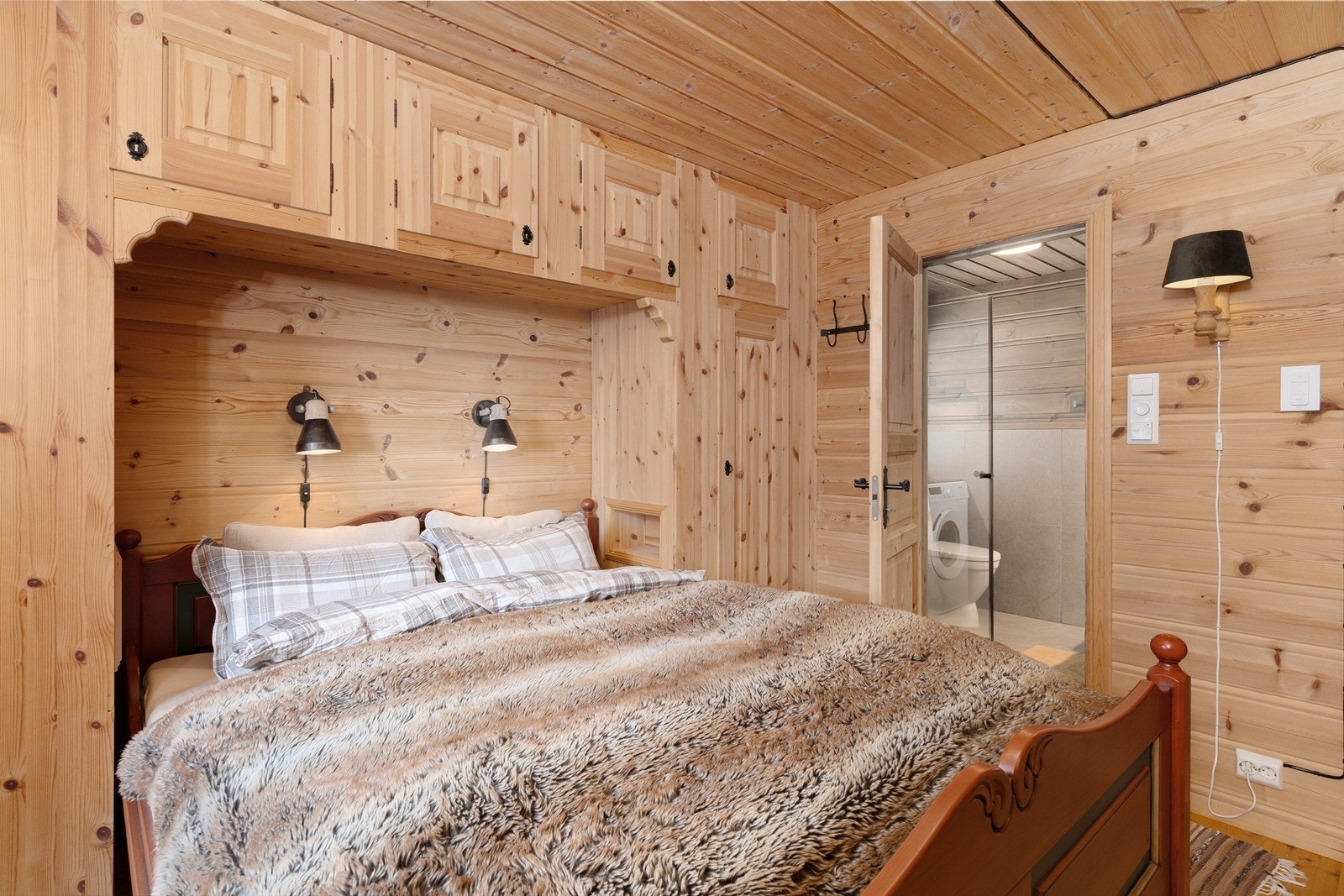 Hovedsoverommet har tilgang til eget bad Galleribilde