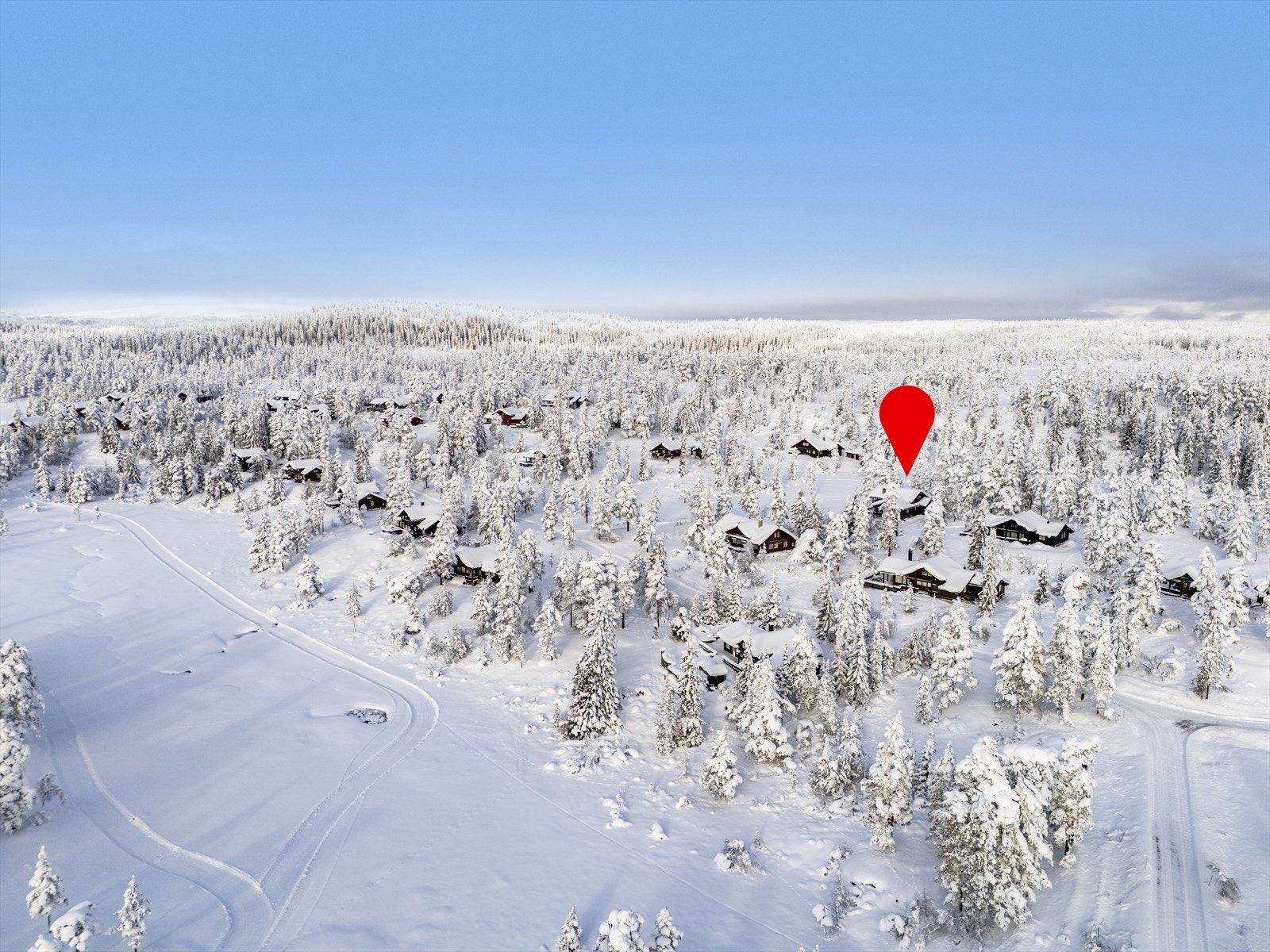 Oversiktsbilde nordvestover. Løypenettet passerer ved Løkjamyra gjennom deler av hytteområdet på Fjellparken Hauk Galleribilde
