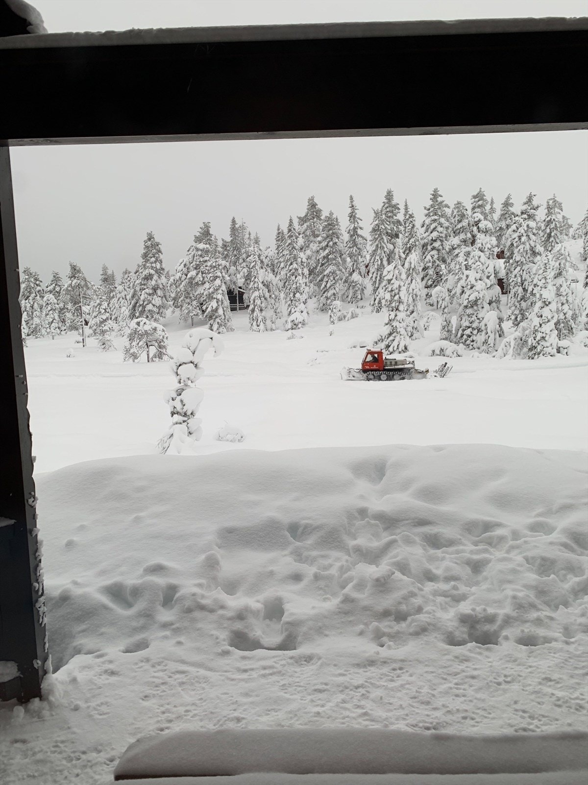 Selgers egne bilder; Løypemaskinen passerer nedenfor Galleribilde