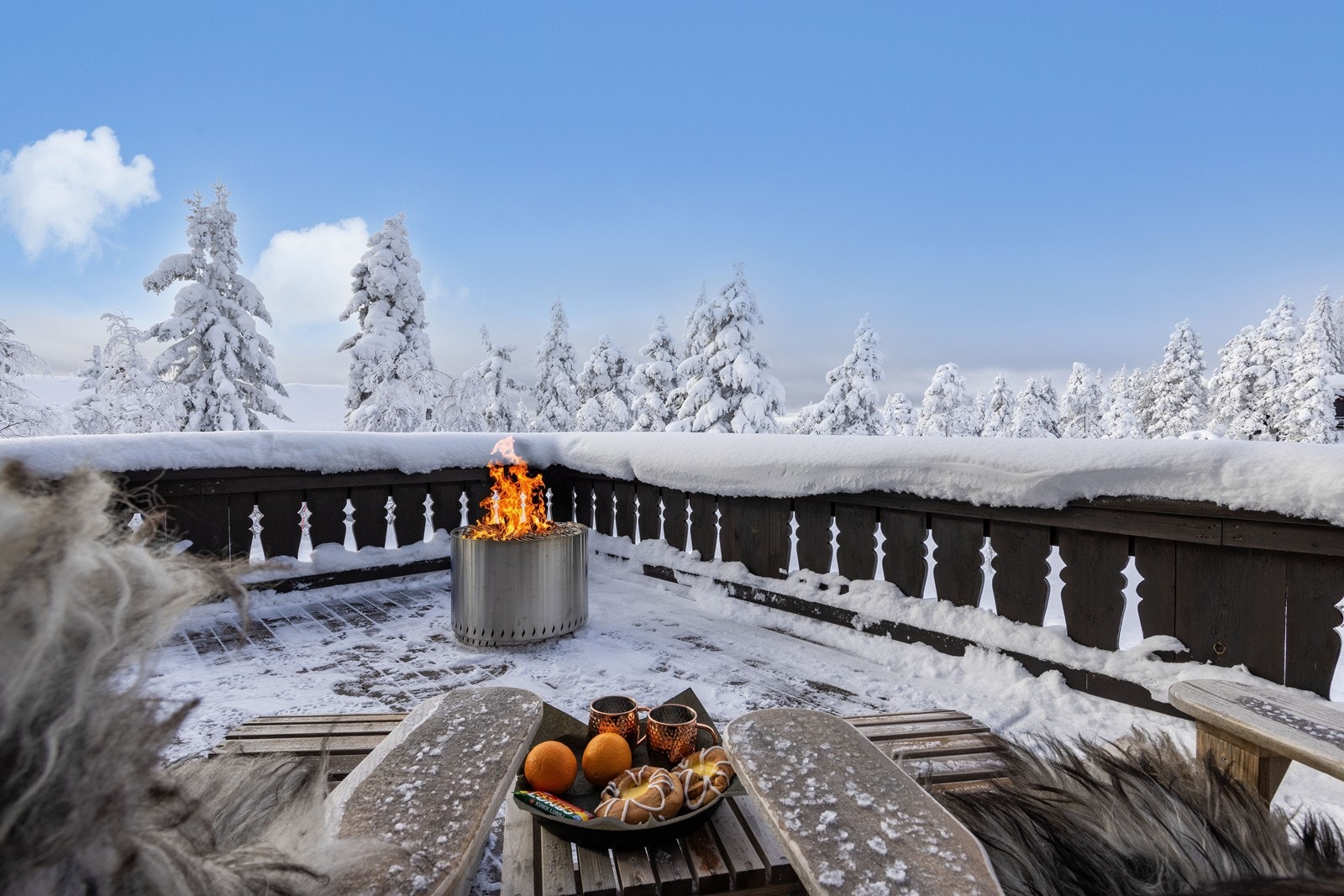 En stor usjenert syd- og vestvendt terrasse Galleribilde