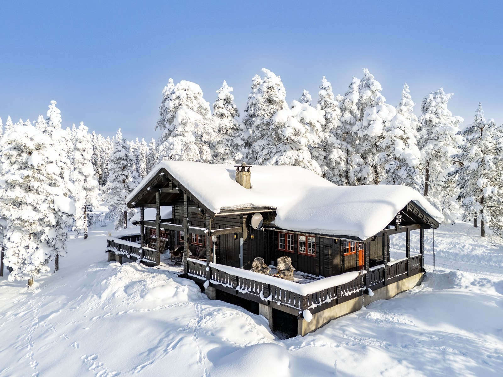 Hytta ligger usjenert uten andre naboer tett på Galleribilde