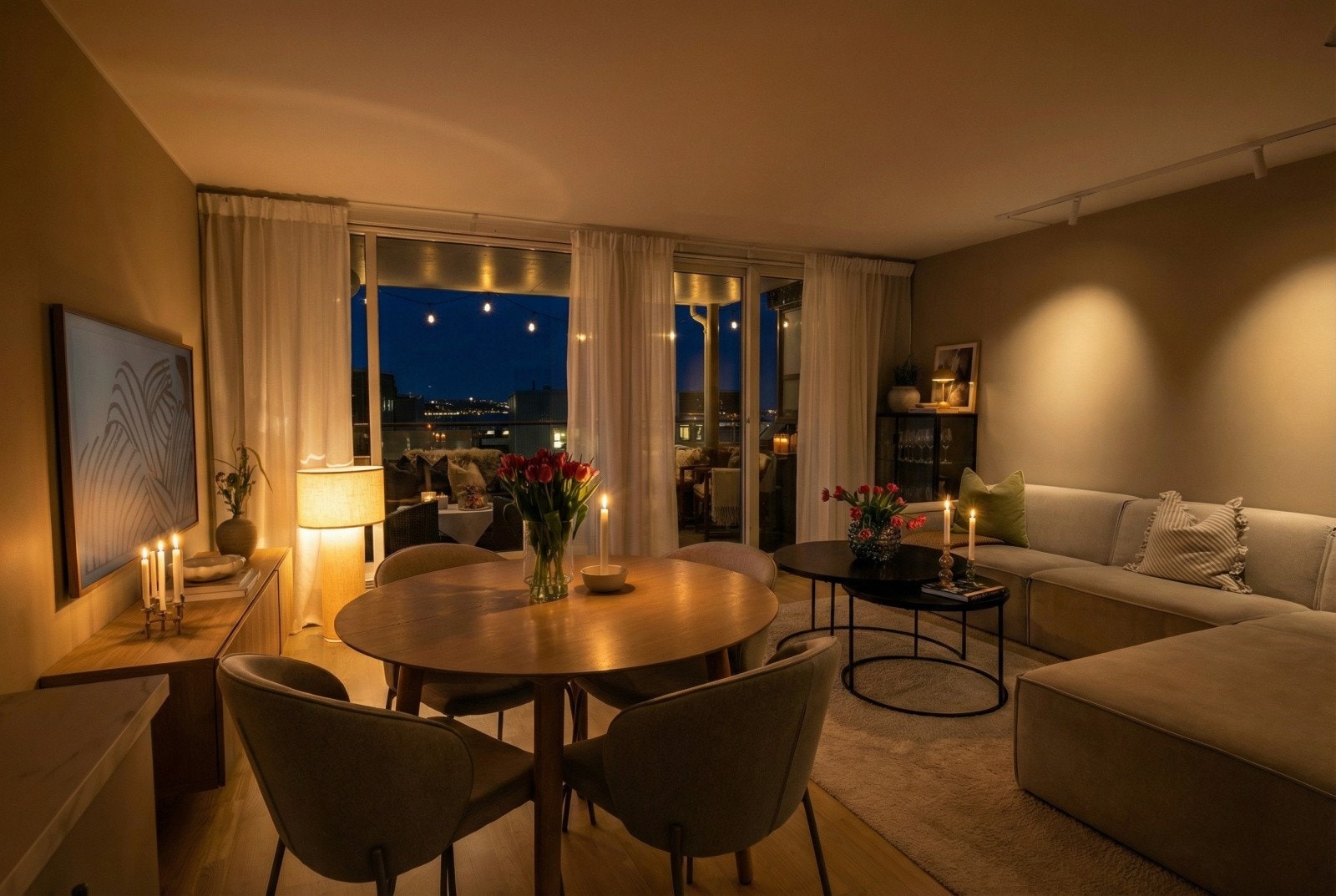 Leiligheten har god og innflyttingsklar standard. Tidsriktige fargevalg og god takhøyde gjør leiligheten veldig tiltalende. Galleribilde