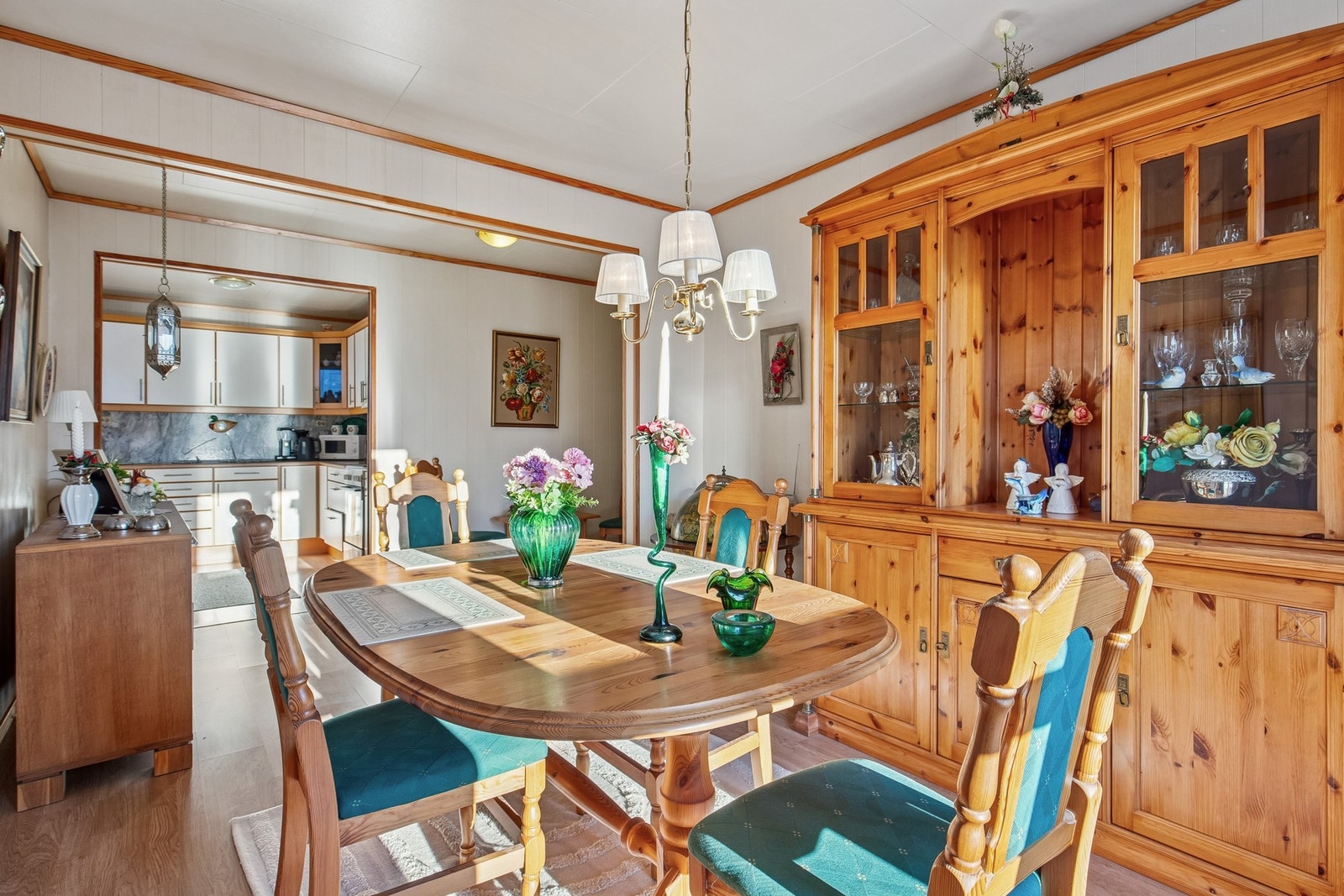 Kjøkkenet er av god størrelse Galleribilde