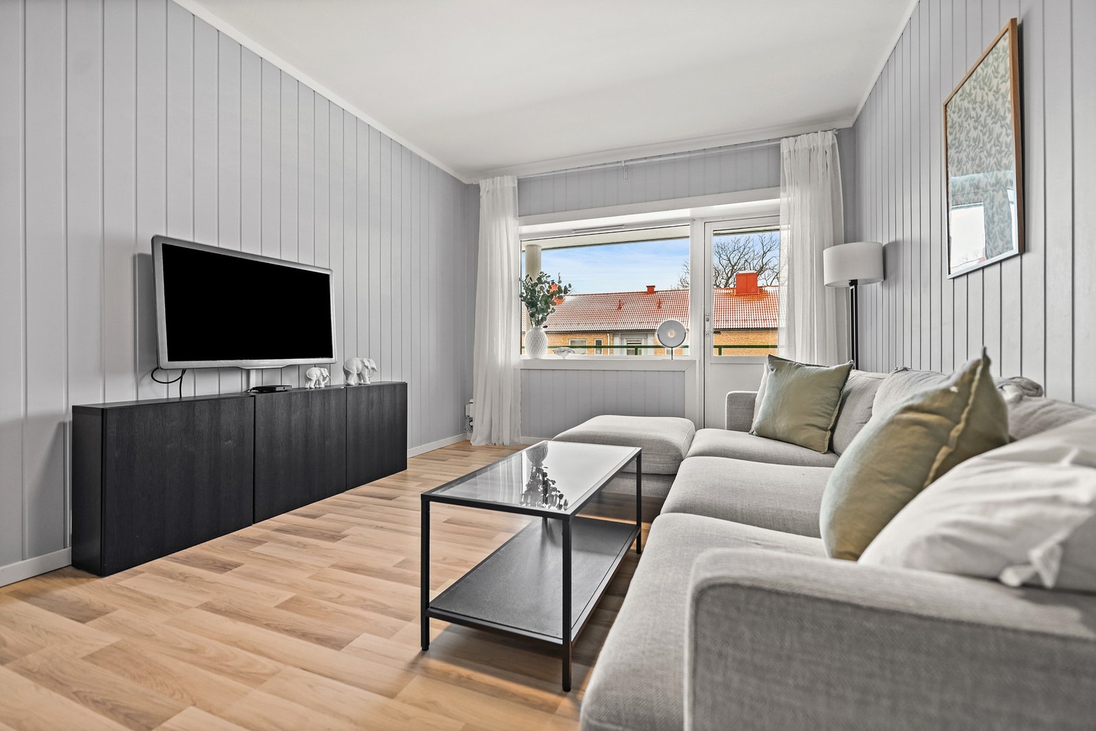 Her har du en flott 2- roms innflytningsklar leiligheten med god standard. Galleribilde