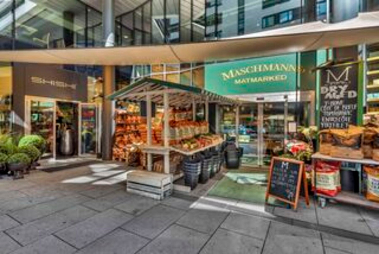 Maschmanns Matmarked i Karenslyst allé - et rikt utvalg av nydelige råvarer i nærområdet. Galleribilde