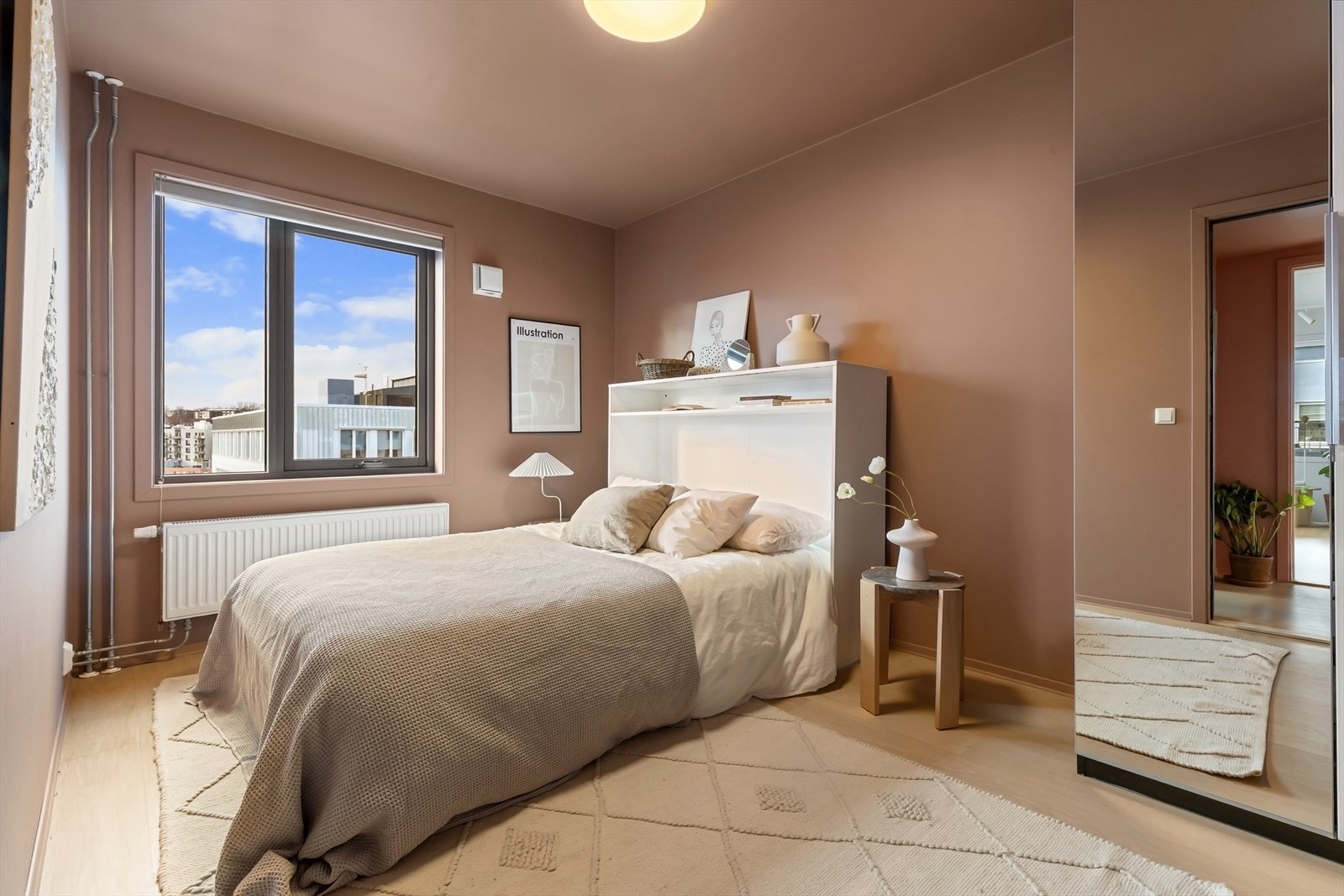 Det andre soverommet er også av god størrelse, med god plass for dobbeltseng og garderobe. Galleribilde