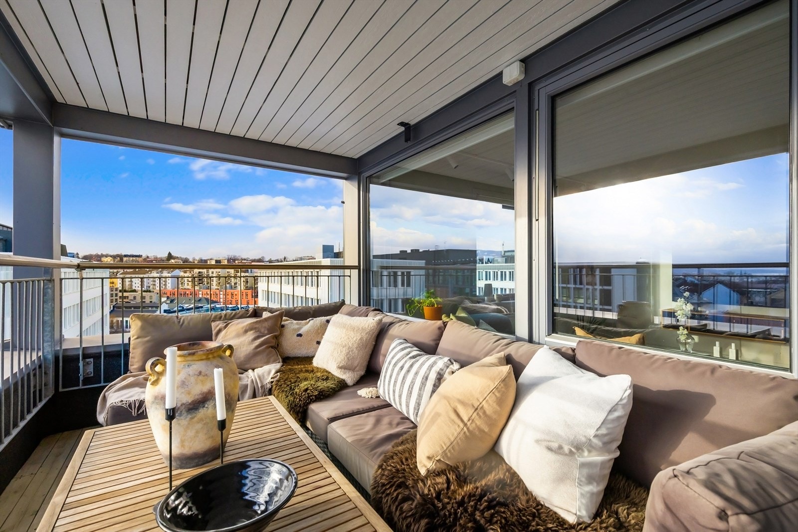 Her kan man nyte morgenkaffen eller ettermiddagssolen med vakker utsikt over området. Galleribilde