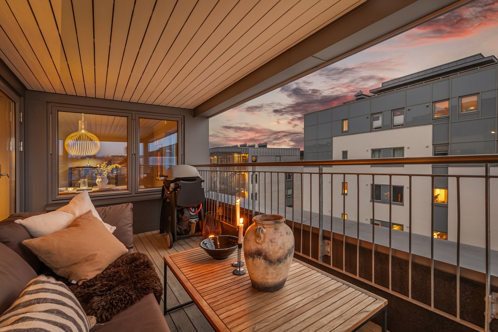 Kveldssteming på balkongen. Galleribilde