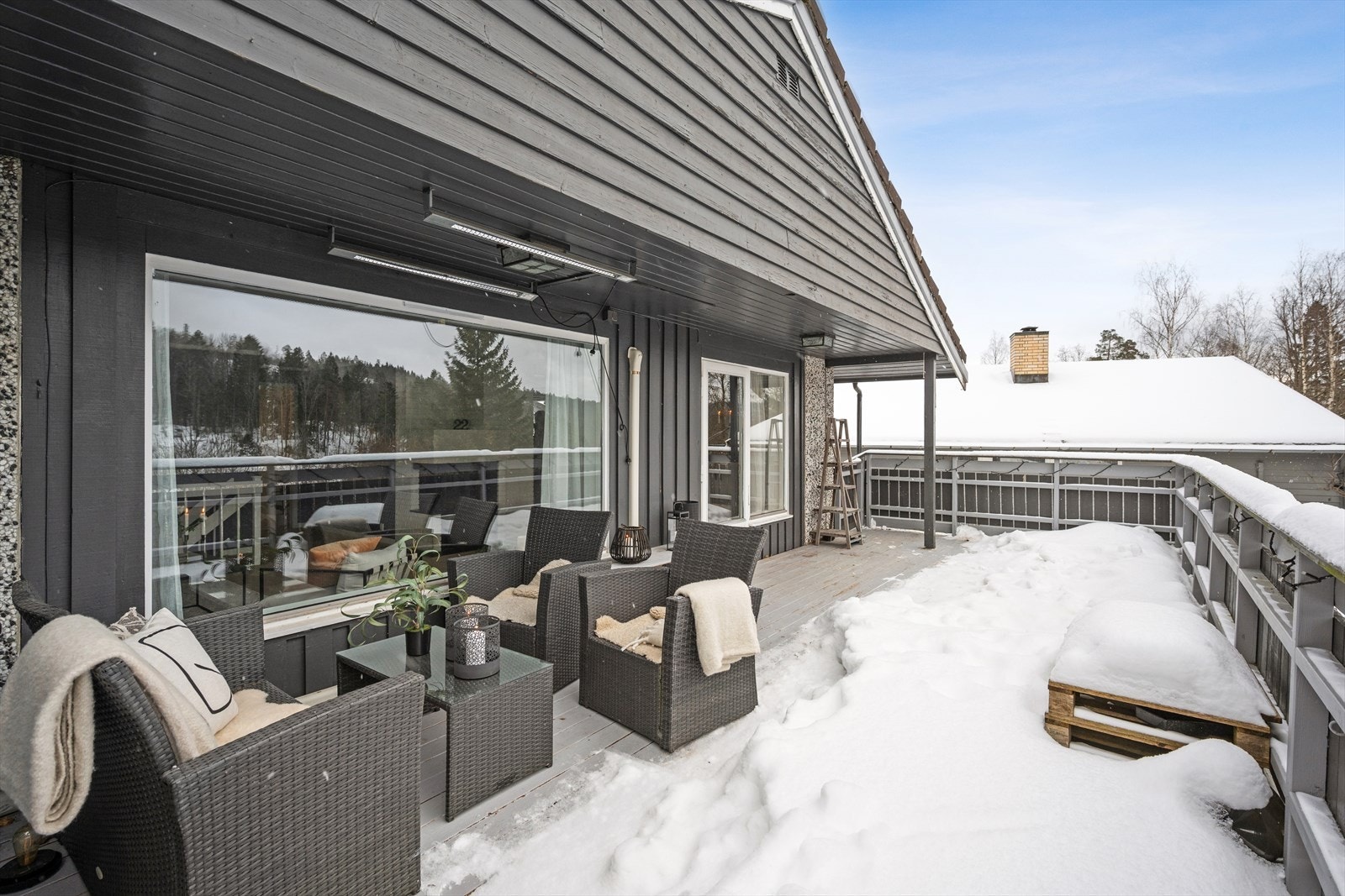 Her er det rikelig med plass til utemøbler, perfekt for hyggelige sammenkomster med venner og familie. Galleribilde