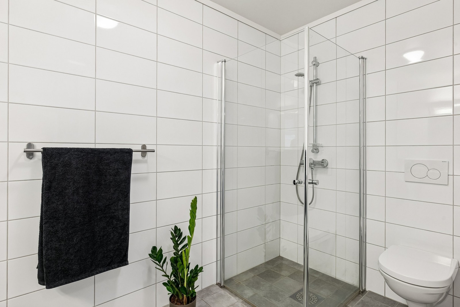 Romslig og god dusj Galleribilde