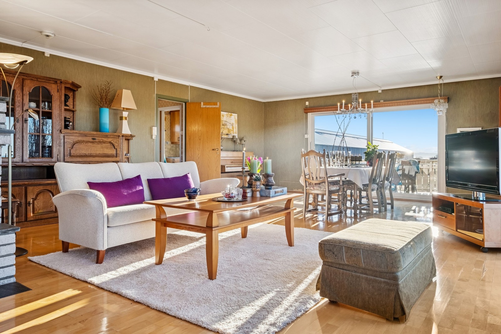 Boligen er svært praktisk, med store gode rom og alle nødvendige fasiliteter på ett plan. Galleribilde