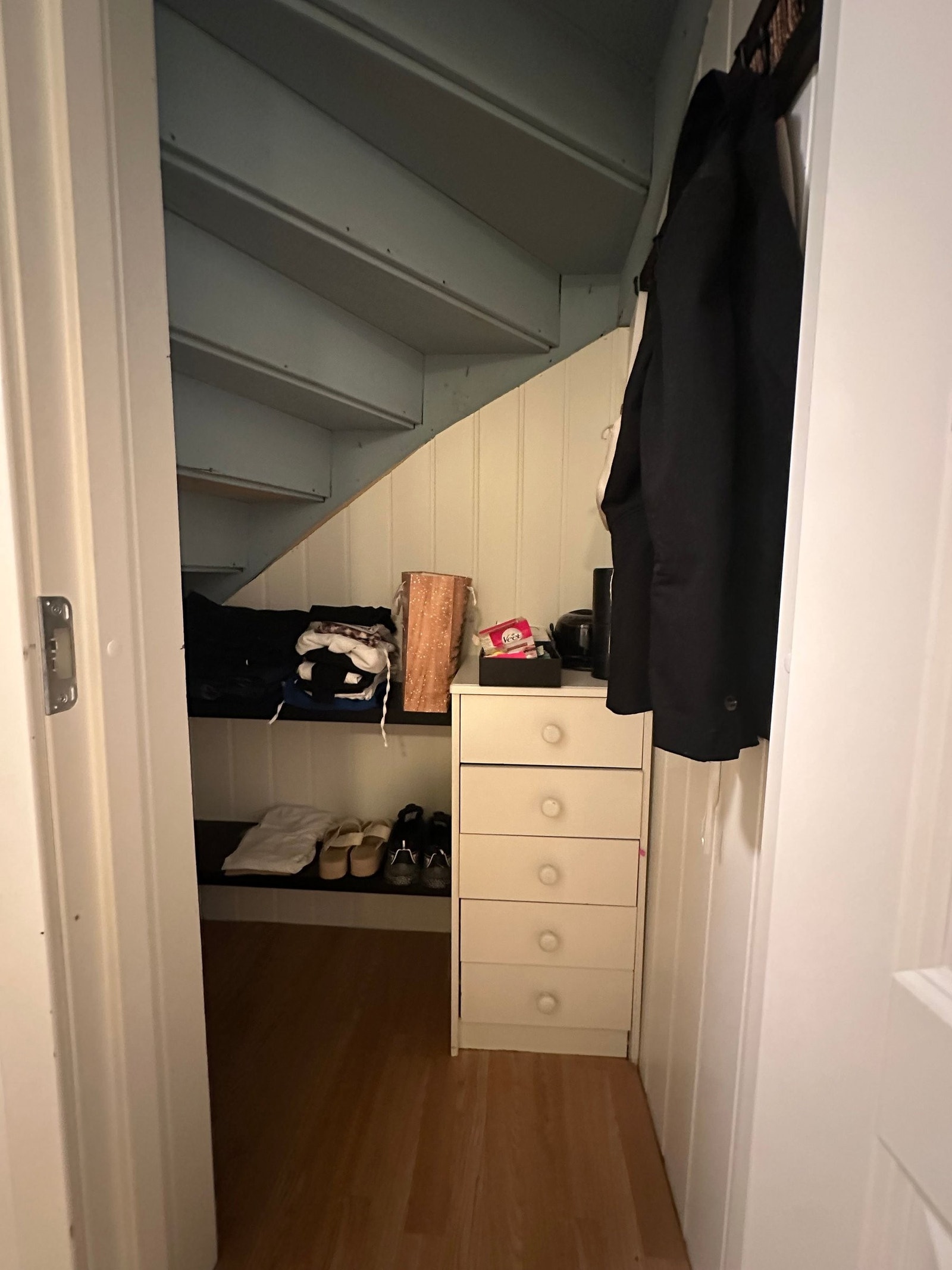 Oppbevaringsrom under trapp kjelleretasje Galleribilde