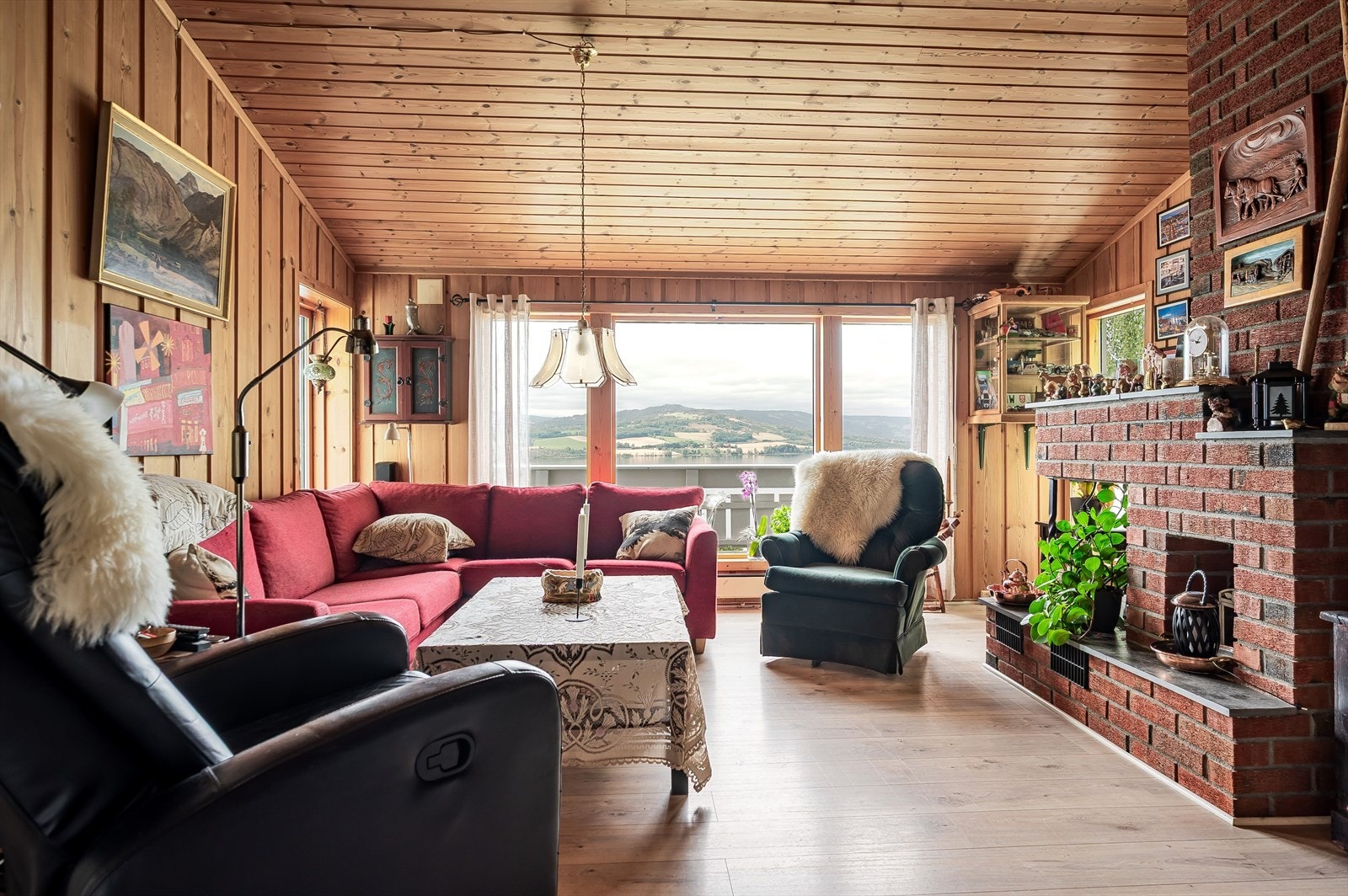 Her kan du nyte den fine utsikten fra stua. Galleribilde