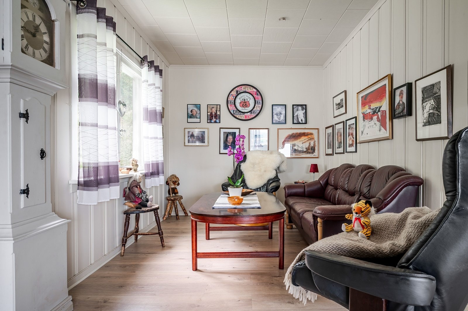 I denne eneboligen er det flere stuer. Galleribilde