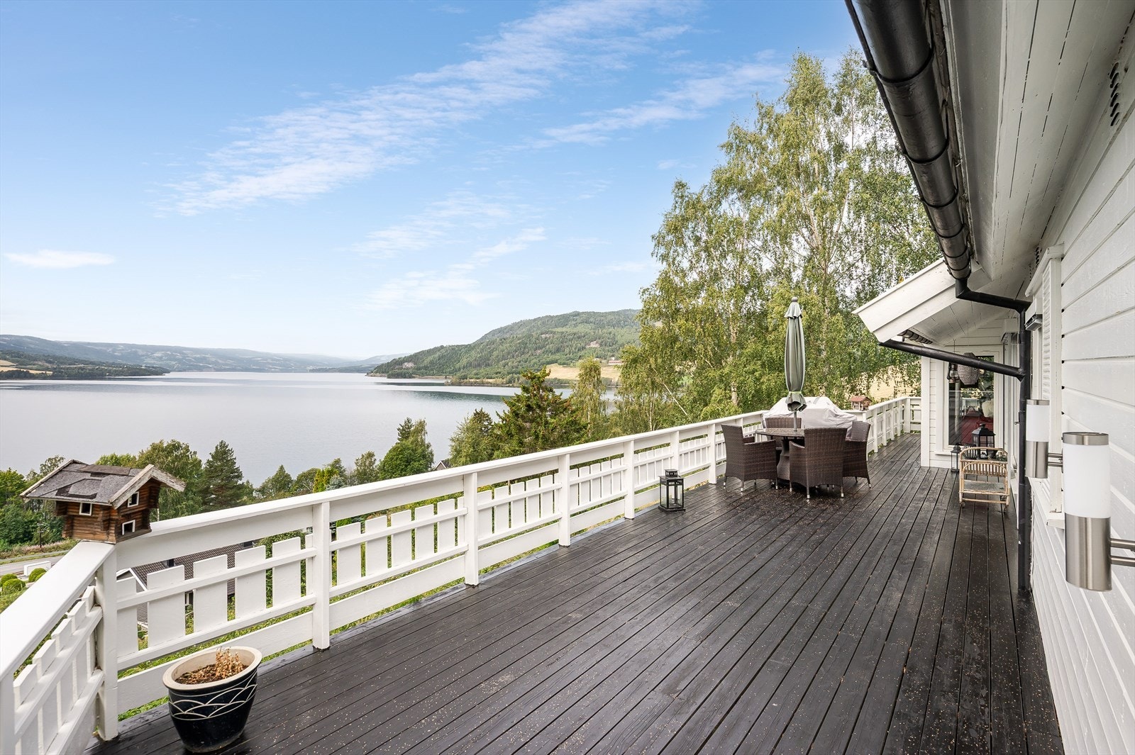 Enebolig med panoramautsikt. Galleribilde