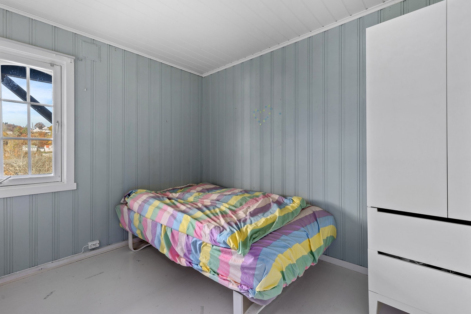 Rommet kan lovlig brukes som bod, men må søkes om til varig opphold for å kunne lovlig bruke det som soverom. Galleribilde